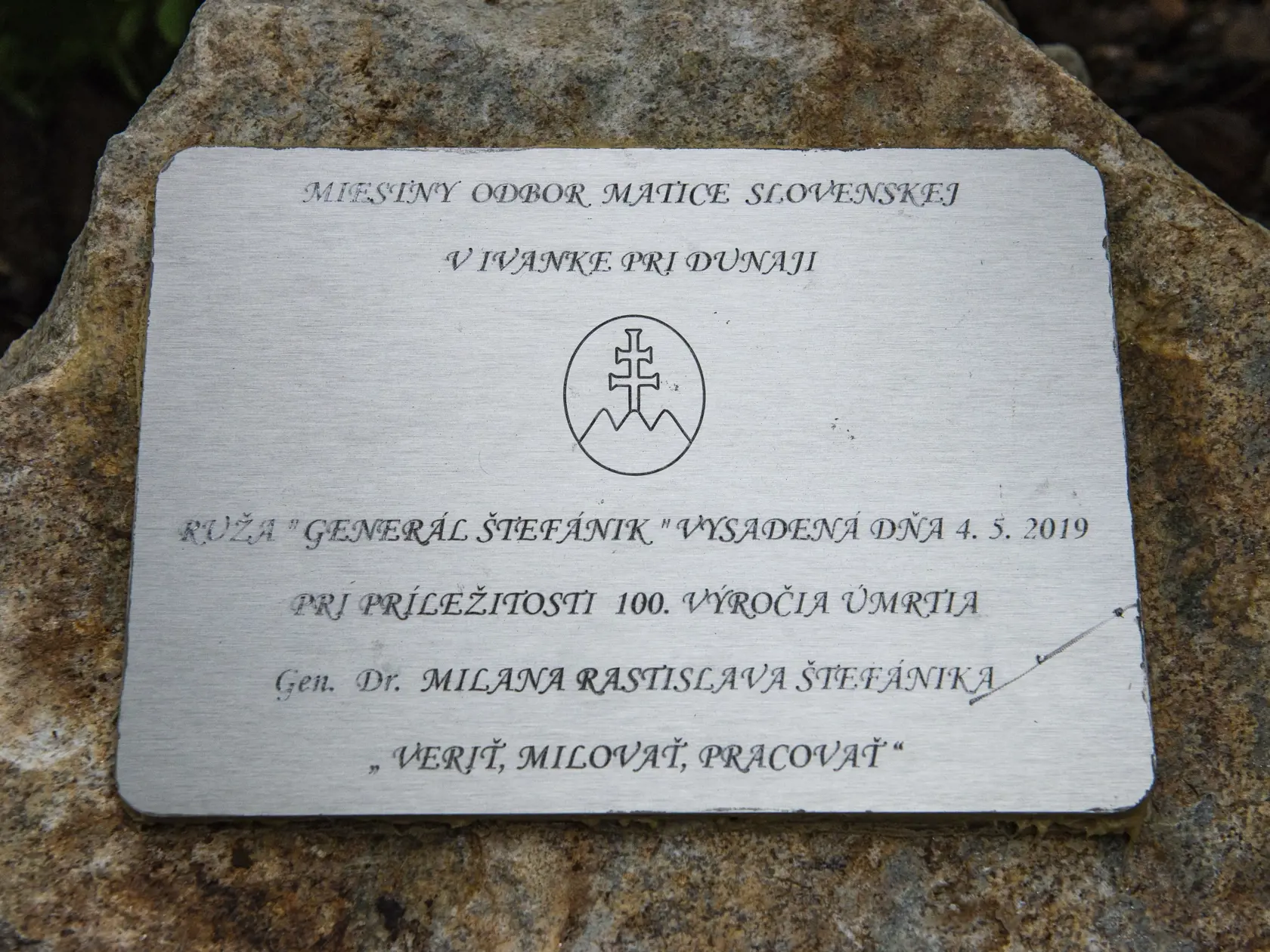 Na snímke pamätná tabula generála M. R. Štefánika, ktorú slávnostne odhalili pri príležitosti osláv 140. výročia jeho narodenia v utorok 21. júla 2020 v Ivanke pri Dunaji.