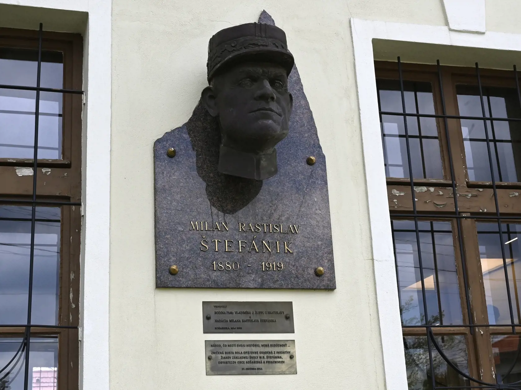 V rodnom dome Milana Rastislava Štefánika na Košariskách (okres Myjava) vznikla nová expozícia s viac ako 400 artefaktmi s názvom Milan Rastislav Štefánik. Generál – osloboditeľ. Počas prehliadky sa návštevník vráti v čase a priestore – ocitne sa pod hviezdnou oblohou na južnej pologuli, v Štefánikovom byte v Paríži, v jeho pracovni v Meudone a stane sa svedkom rozhovoru troch významných štátnikov, ktorí sa podieľali na vzniku Československa.