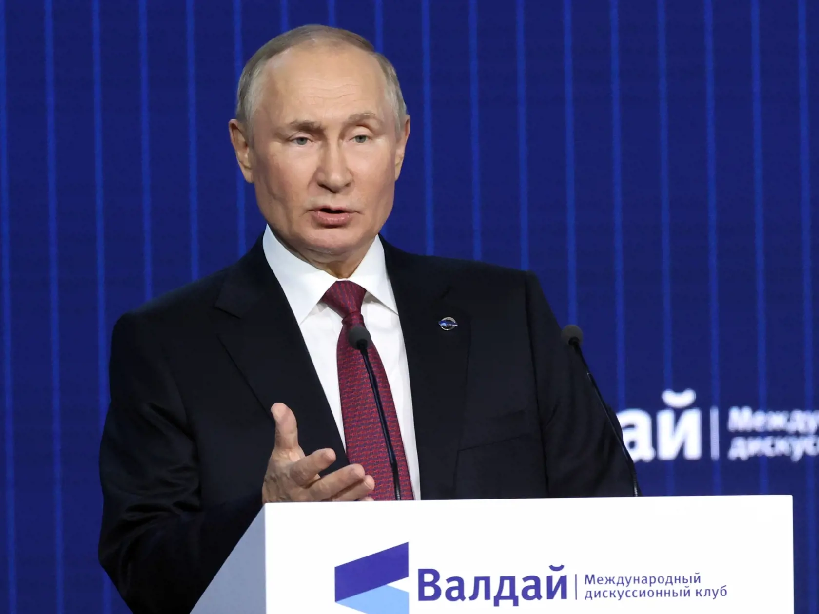 Ruský prezident Vladimir Putin vystupuje s prejavom na fóre Valdajského diskusného klubu na predmestí Moskvy vo štvrtok 27. októbra 2022. 

Russian President Vladimir Putin speaks at the plenary session of the 19th annual meeting of the Valdai International Discussion Club outside Moscow, Russia, Thursday, Oct. 27, 2022. (Sergei Karpukhin, Sputnik, Kremlin Pool Photo via AP)