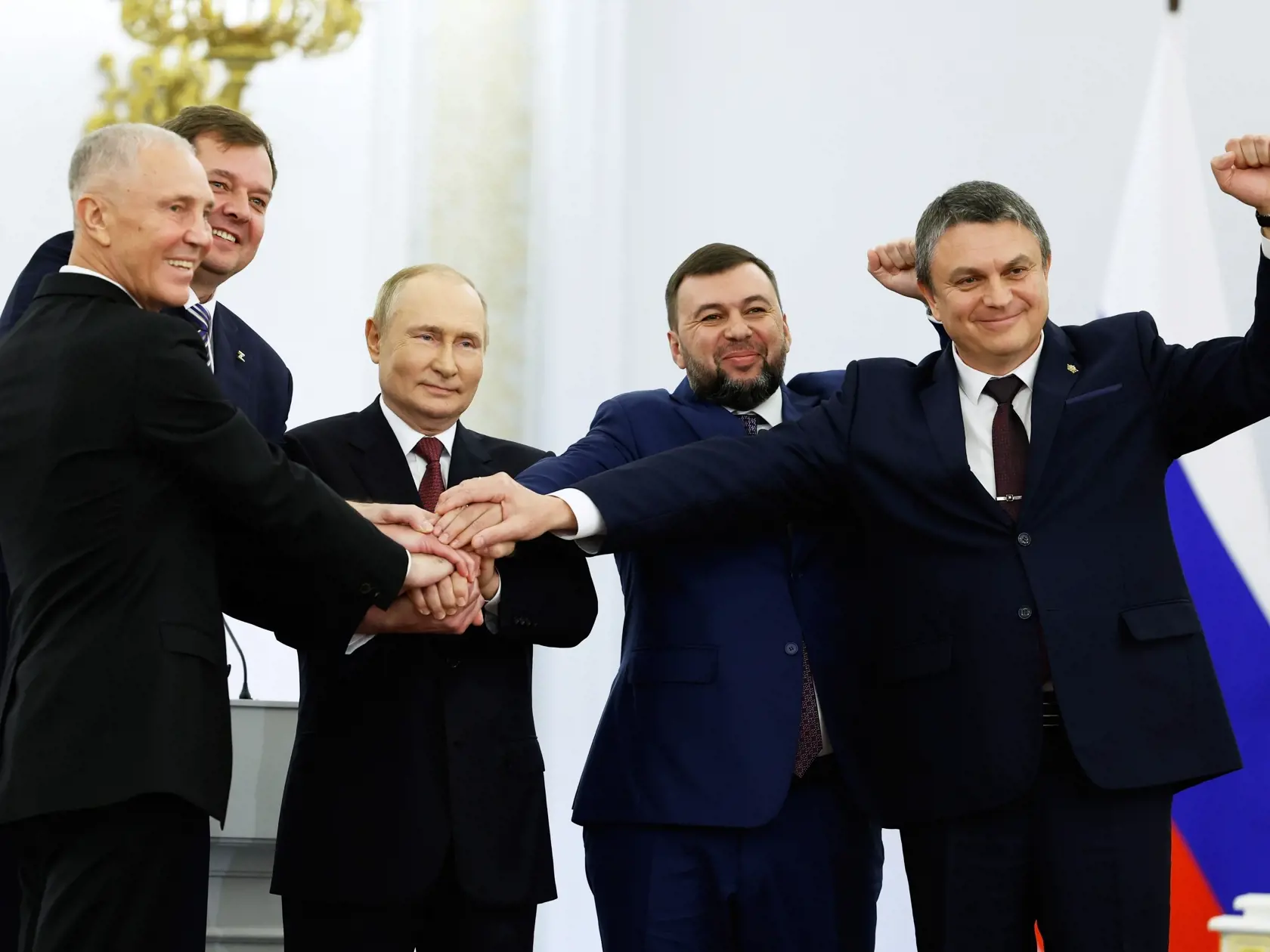 Podľa výšky vraj rozornať, či má prezident dvojníka alebo nie.