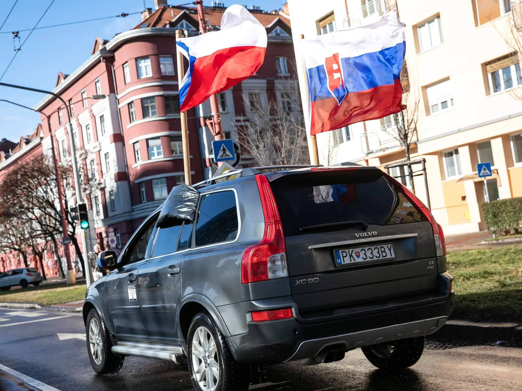 Protest proti obrannej dohode s USA.