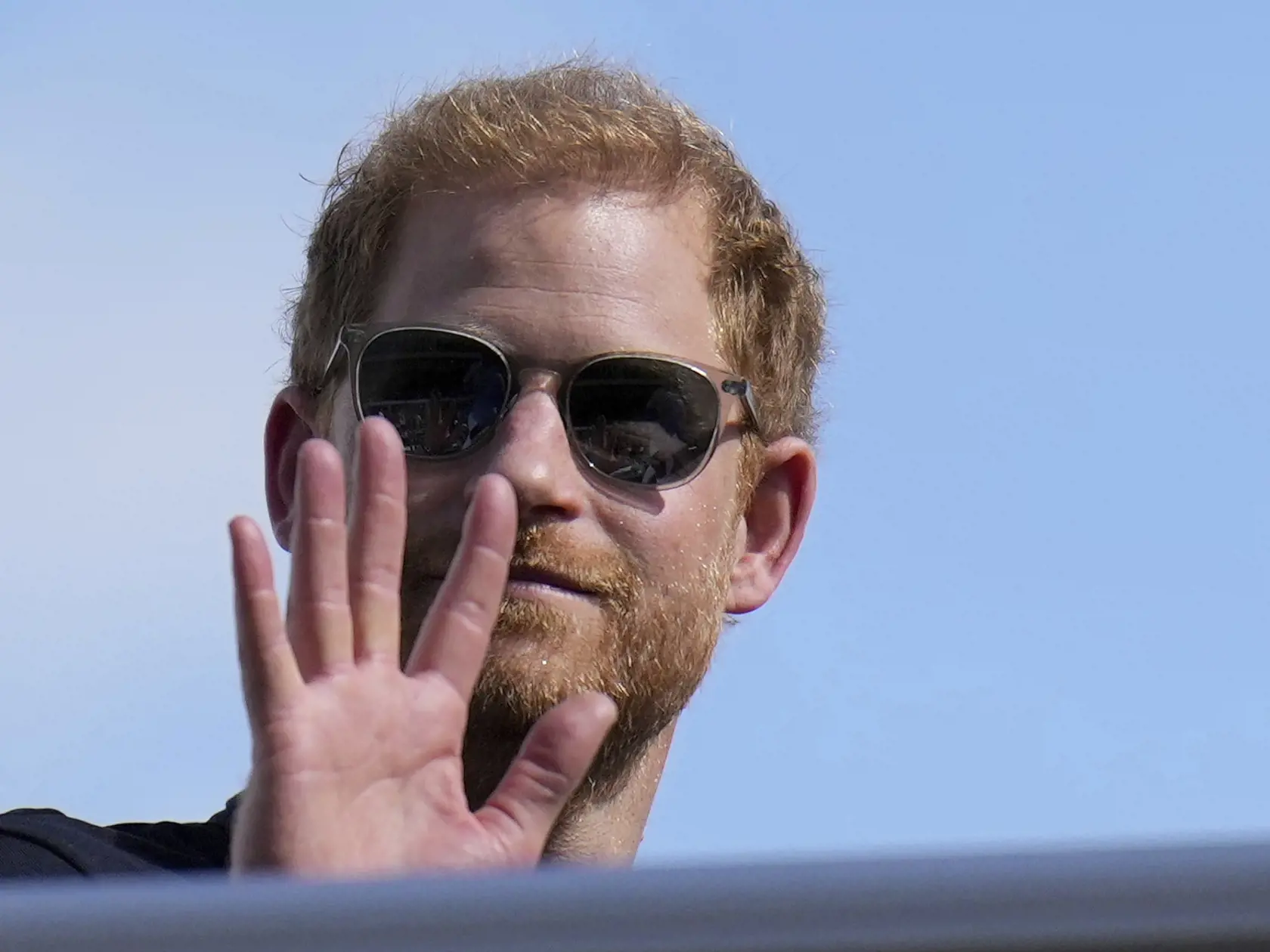 Vojvoda zo Sussexu objasnil, že meno "náhradník" si rýchlo osvojili aj starší členovia kráľovskej rodiny, dokonca vrátane zosnulej kráľovnej Alžbety II., jeho babičky.