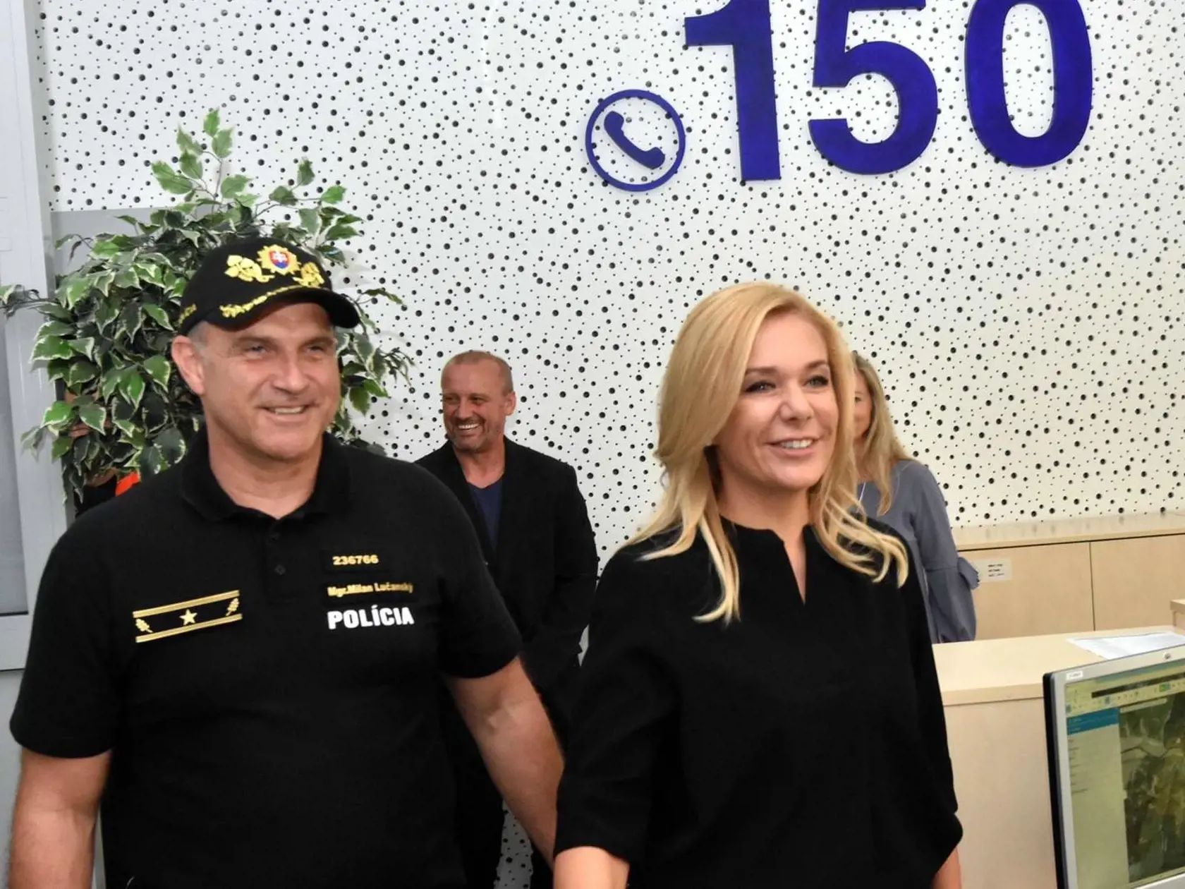 Exministerka vnútra Denisa Saková zverejnila na svojom fcb v deň prvého výročia smrti fotografie zo spolupráce s Lučanským.