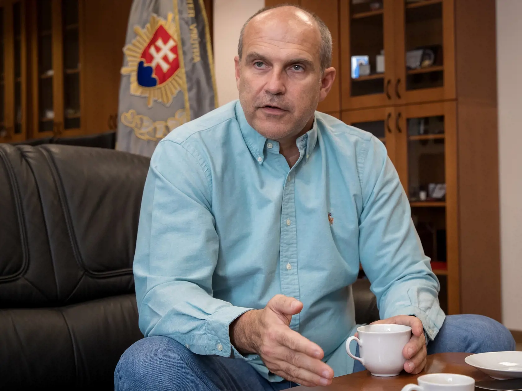 Rozhovor s prezidentom policajného zboru SR Milanom Lučanským, pre týždenník Plus 7 dní.
