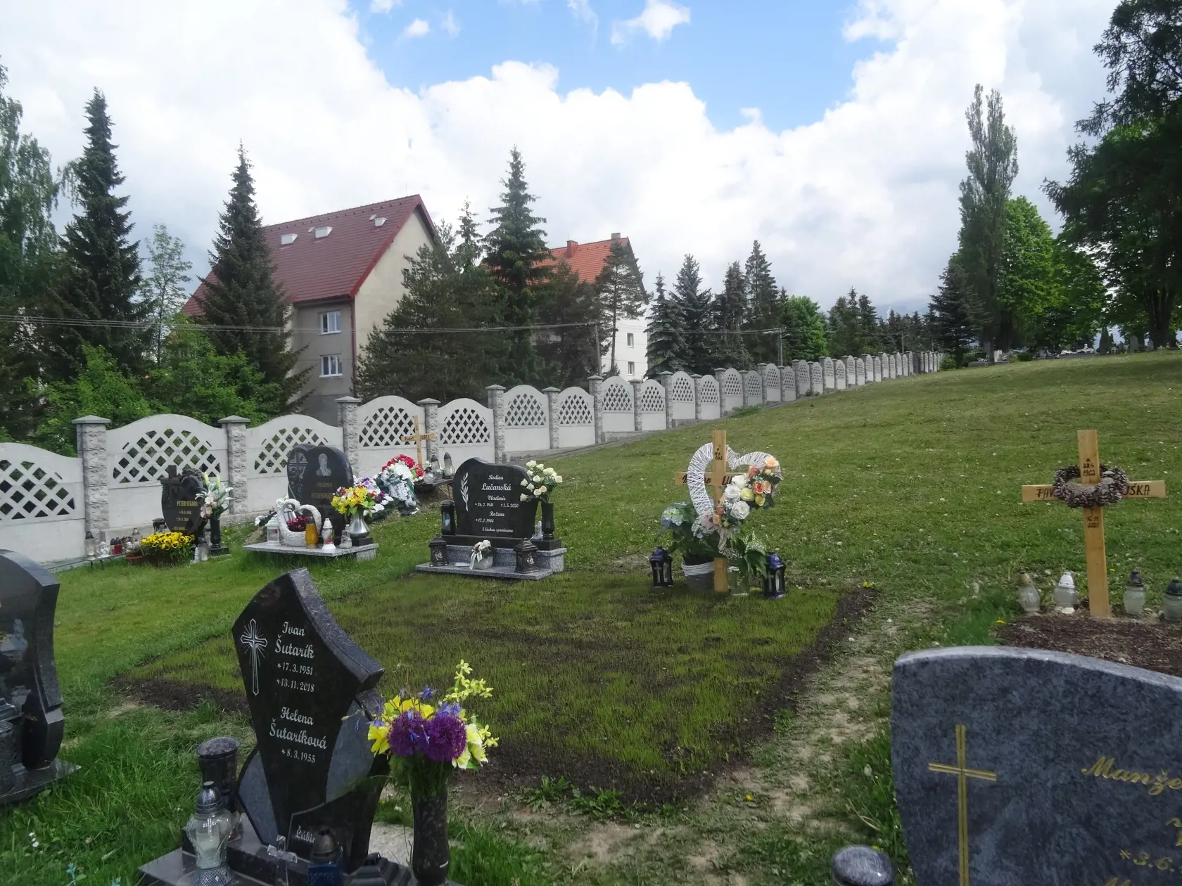 Hrob Milana Lučanského sa nachádzal neďaleko bytovky, kde býva jeho mama.