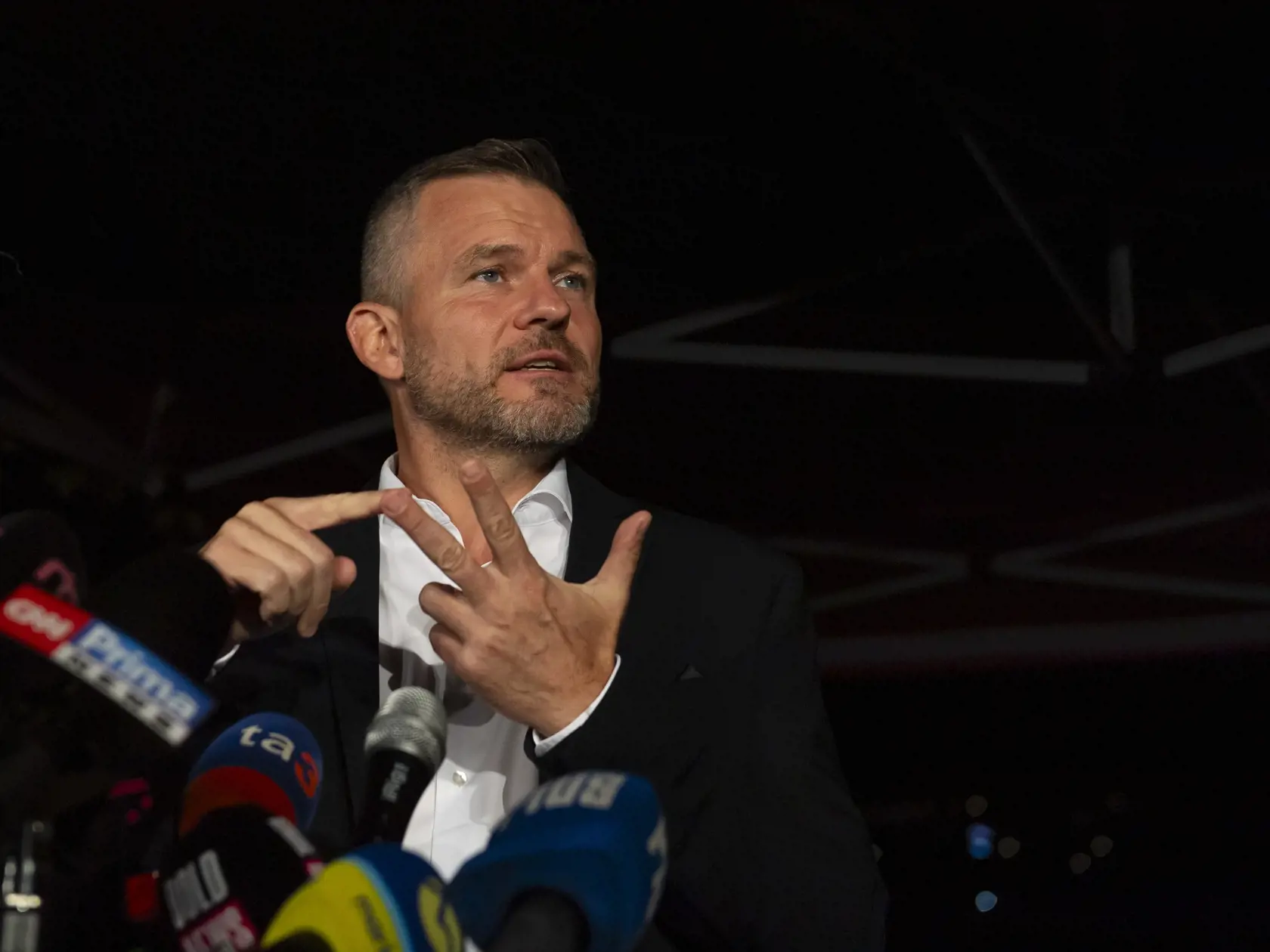 Na snímke predseda strany HLAS - Sociálna demokracia Peter Pellegrini vo volebnej centrále počas predčasných parlamentných volieb na Slovensku v Bratislave v sobotu 30. septembra 2023.
