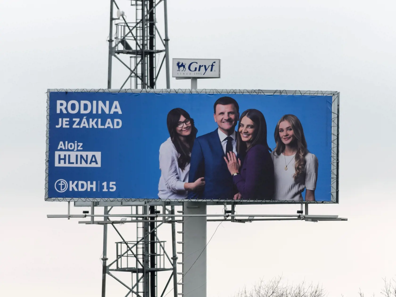 Na snímke volebný bilboard Kresťansko-demokratického hnutia (KDH) v obci Jelšovce v okrese Nitra 30. januára 2020.
