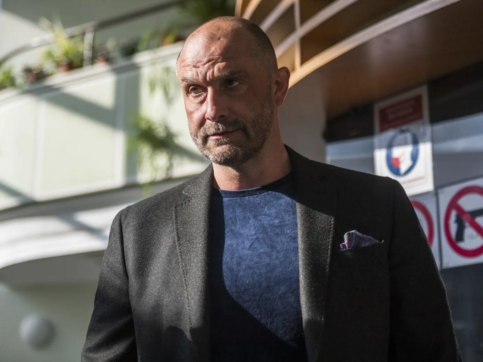 Norbert Bödör pri príchode na policajné prezídium v Bratislave.