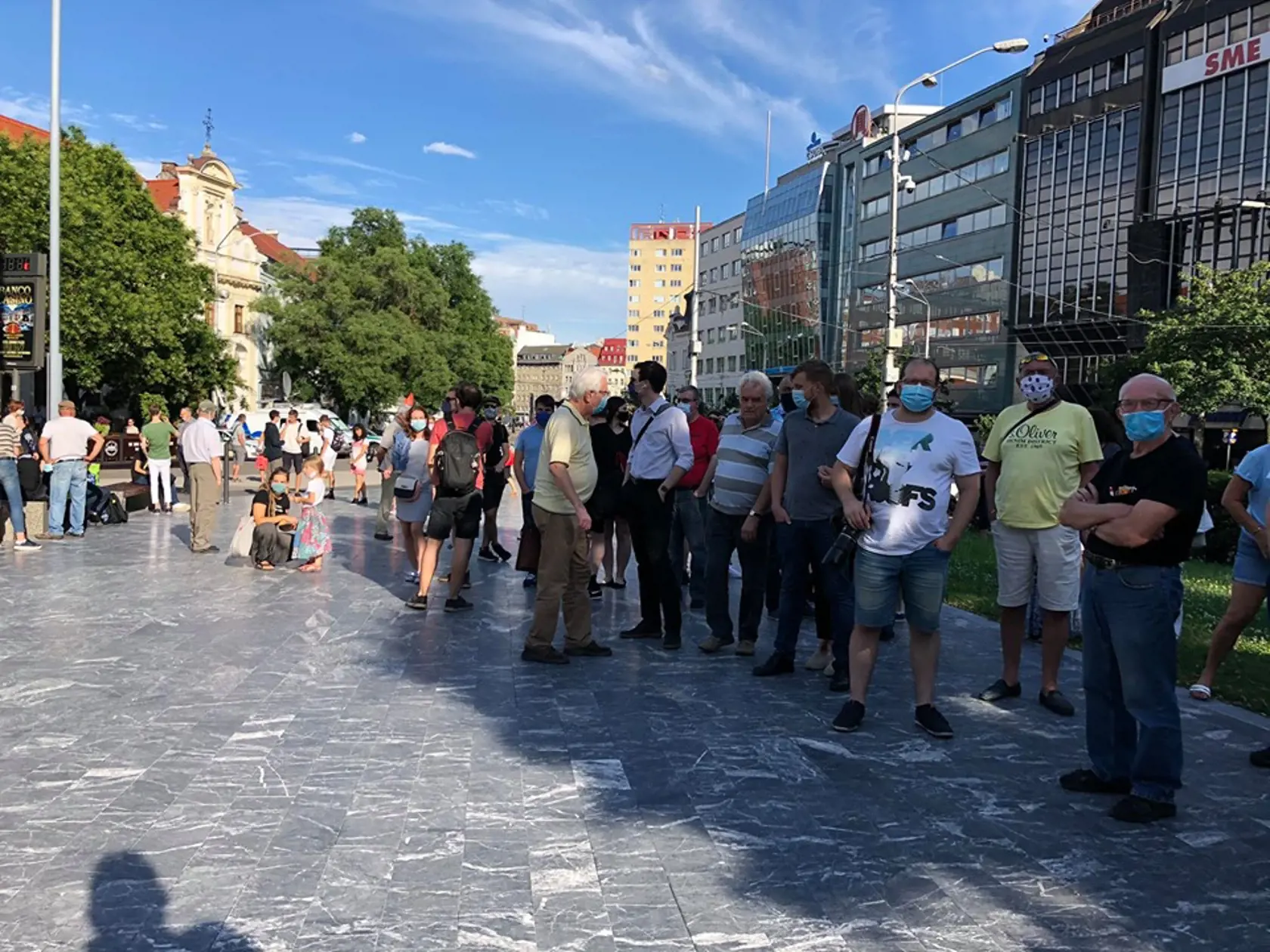Zhromaždenia Za odpochodovanie plagiátorov z politiky sa napokon nezúčastnilo veľa ľudí. Organizátori napriek tomu akciu začali.
