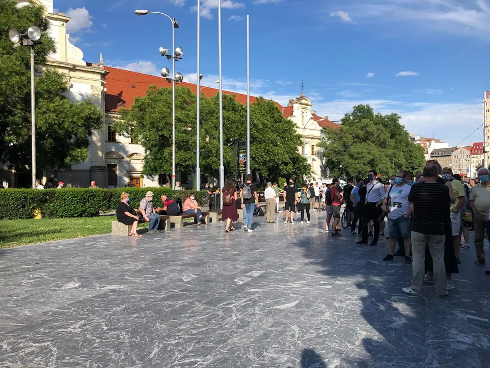 Zhromaždenia Za odpochodovanie plagiátorov z politiky sa napokon nezúčastnilo veľa ľudí. Organizátori napriek tomu akciu začali.