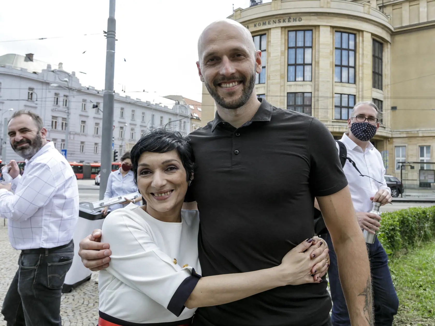 Na snímke Irena Bihariová a bývalý predseda hnutia PS Michal Truban