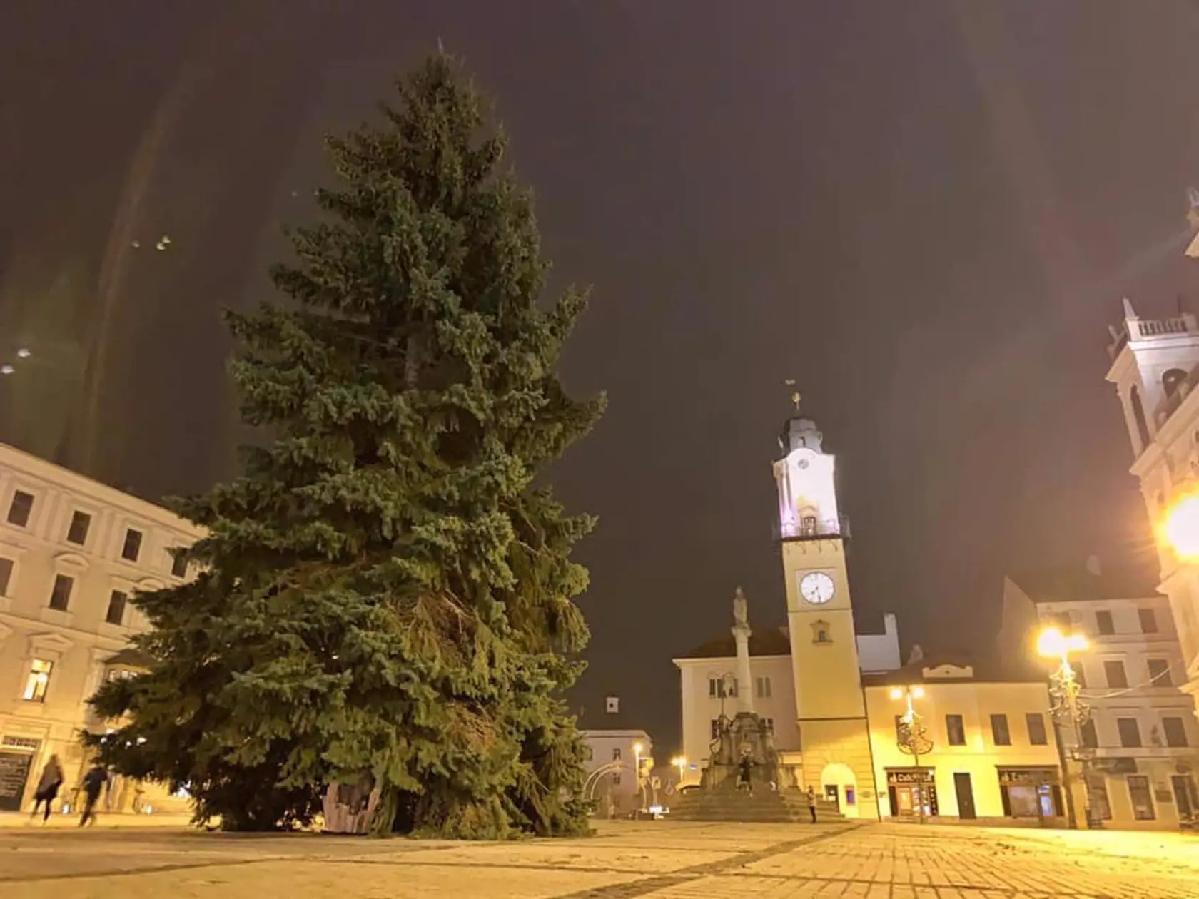 Vianočný stromček v Banskej Bystrici.