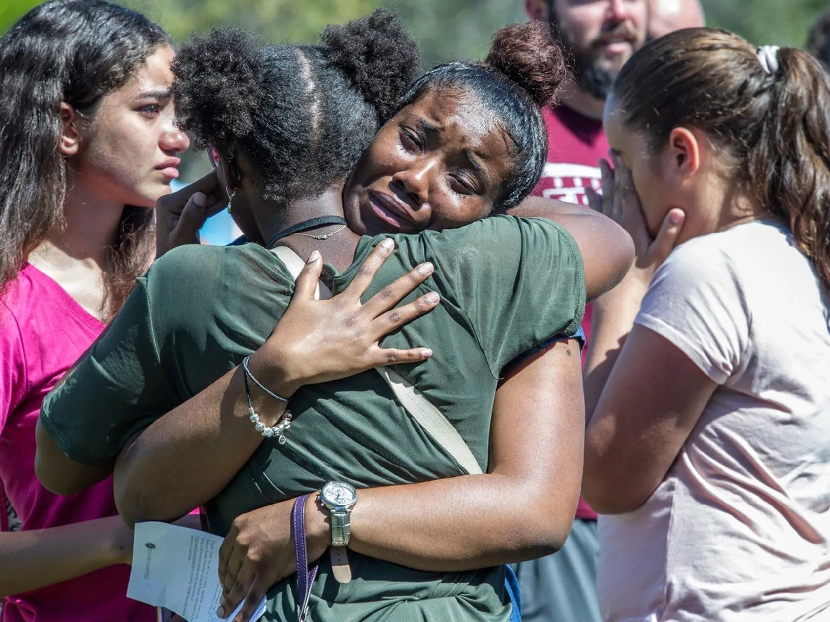 Počas streľby v škole na Floride zahynulo vo februári 2018 sedemnásť ľudí. Strelcom bol študent Nikolas Cruz.