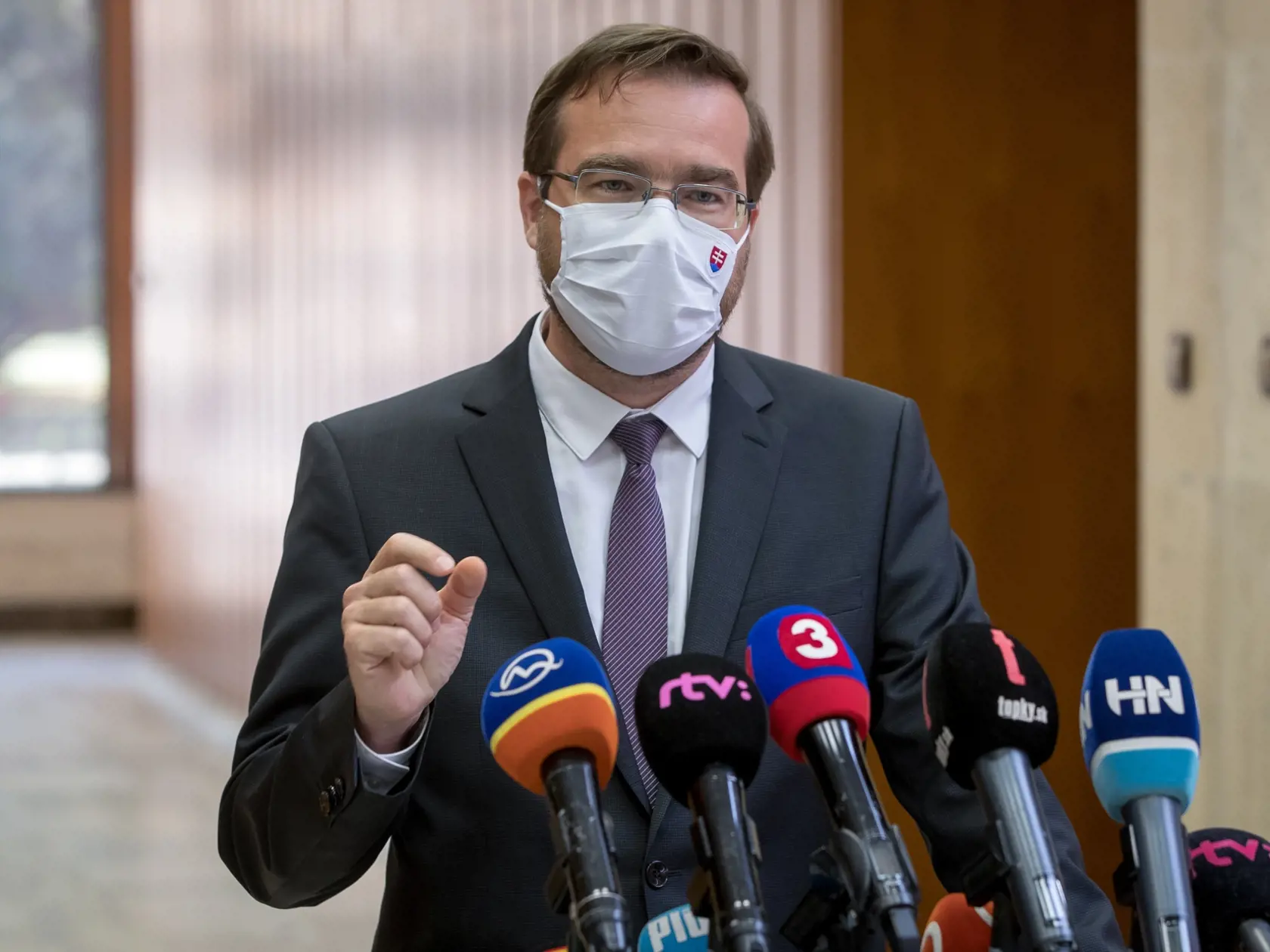 Na snímke je minister zdravotníctva Marek Krajčí po zasadnutí vlády.
