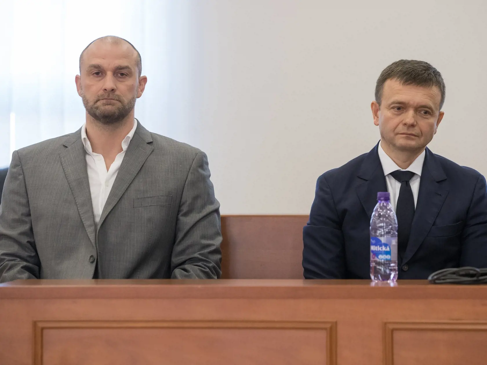 Štvrté pojednávanie na Špecializovanom trestnom súde v Pezinku vo veci vraždy investigatívneho novinára Jána Kuciaka a jeho snúbenice Martiny Kušnírovej. Na snímke zľava je Norbert Bödör a Jaroslav Haščák, ktorí boli predvolaní ako svedkovia.