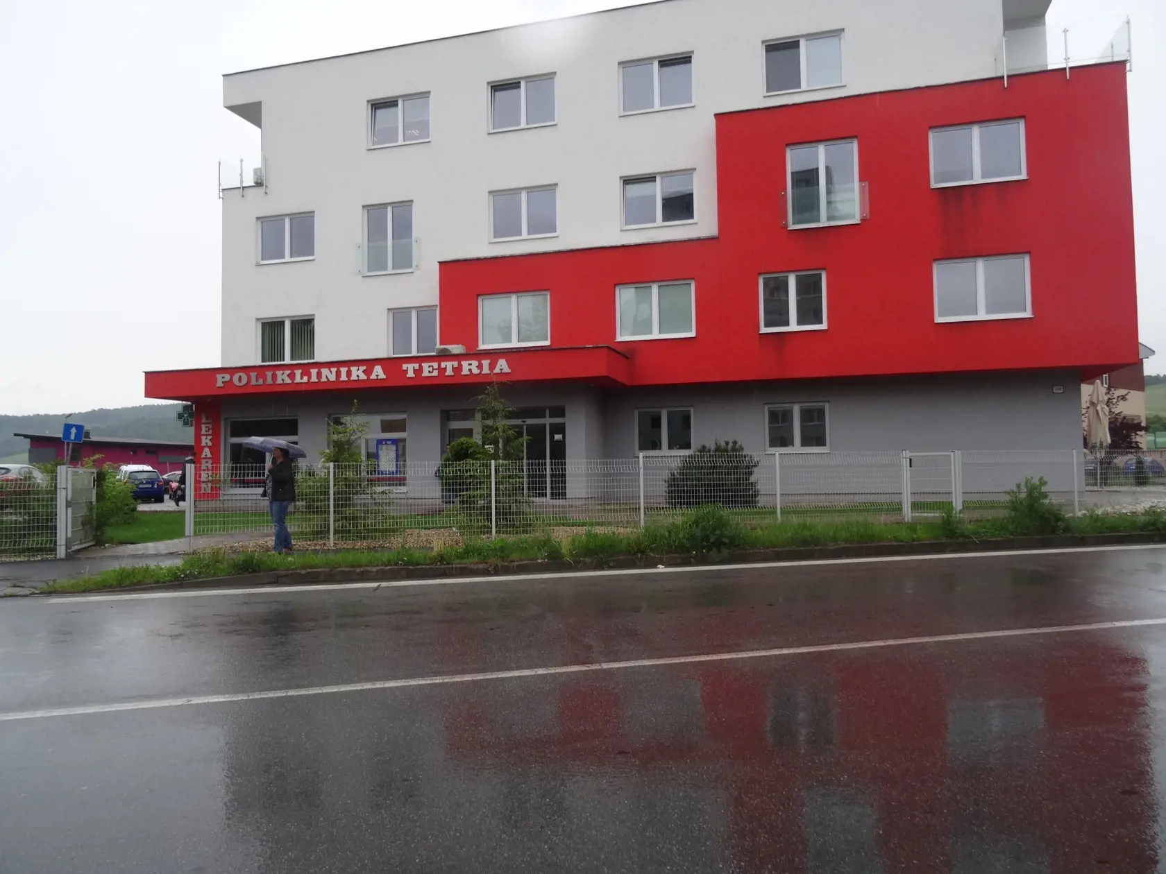 V budove tejto polikliniky v Bardejove je ambulancia lekára Jozefa P.