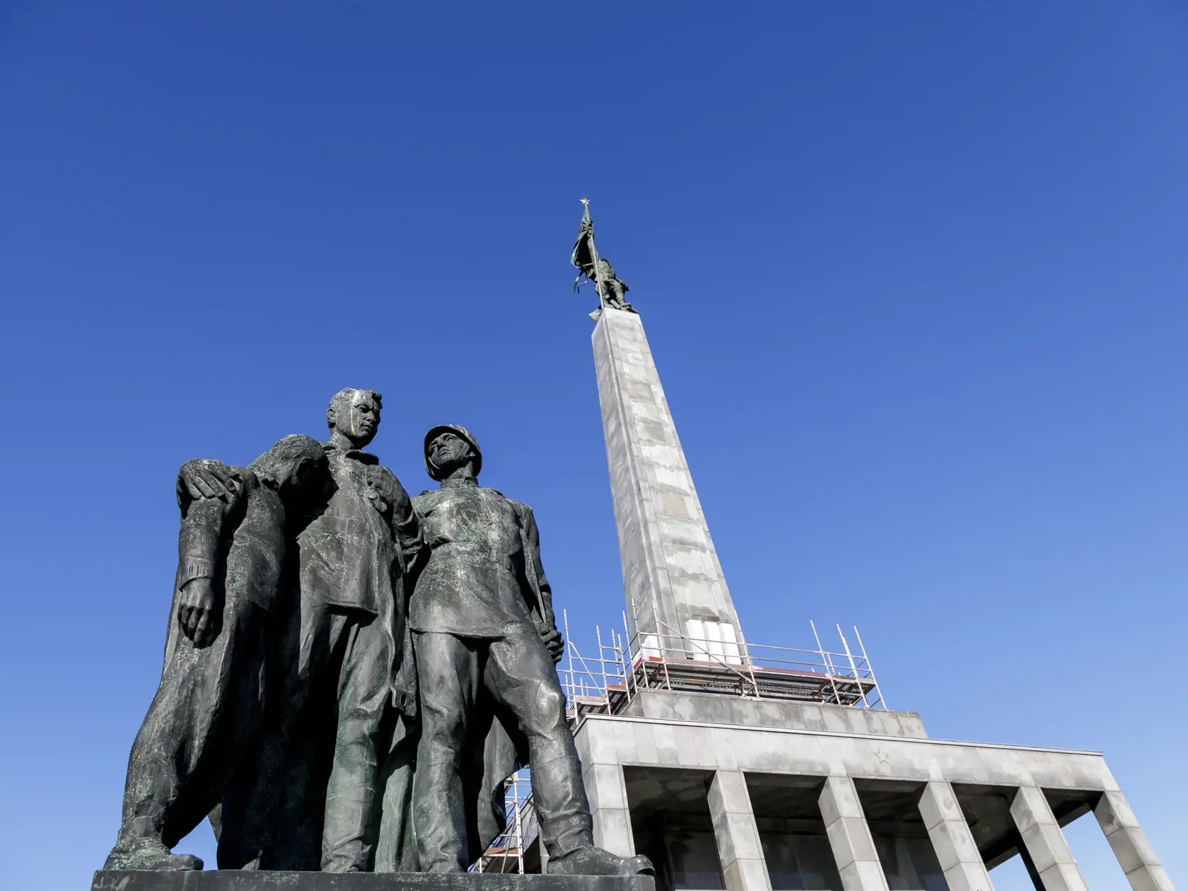 Jedna z hlavných dominánt Bratislavy - vojnový pamätník Slavín prechádza rozsiahlou rekonštrukciou za takmer dva milióny eur.