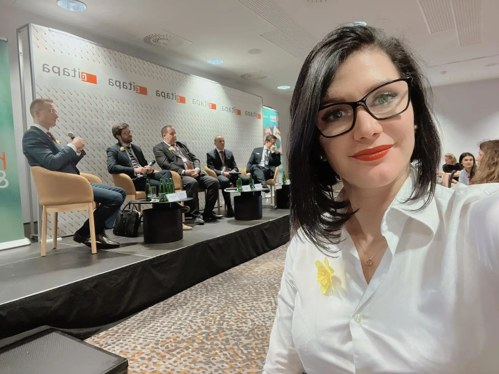 „Prekvapuje ma, že z problému, ktorý bol do dvoch hodín vyriešený je vyše týždňová dovolenka pre poslancov. Vyzerá to, ako by koalícia otvárala schôdze podľa toho, či má dosť hlasov. A ešte ma prekvapuje, že to nespôsobil pán poslanec Mizík," povedala na margo paralyzovania parlamentu poslankyňa SaS Jana Bittó Cigániková.