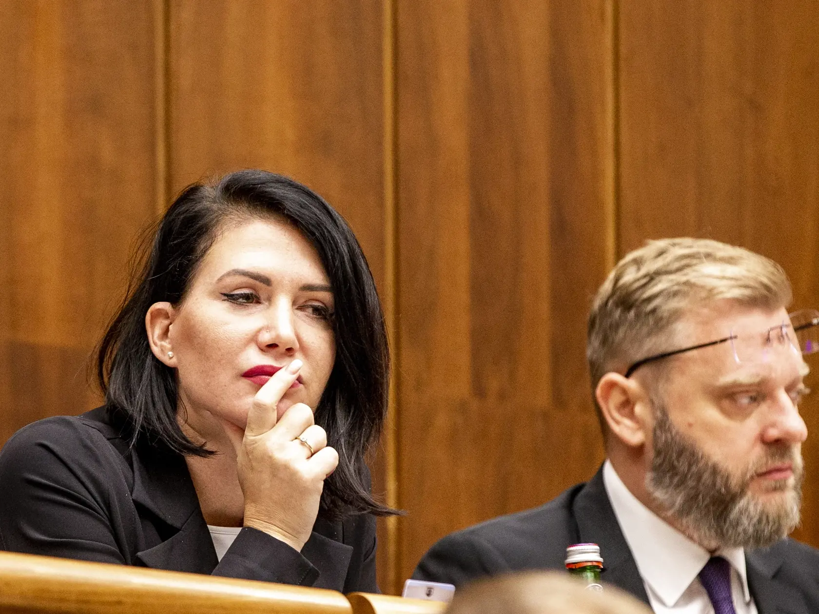 „Prekvapuje ma, že z problému, ktorý bol do dvoch hodín vyriešený je vyše týždňová dovolenka pre poslancov. Vyzerá to, ako by koalícia otvárala schôdze podľa toho, či má dosť hlasov. A ešte ma prekvapuje, že to nespôsobil pán poslanec Mizík," povedala na margo paralyzovania parlamentu poslankyňa SaS Jana Bittó Cigániková.