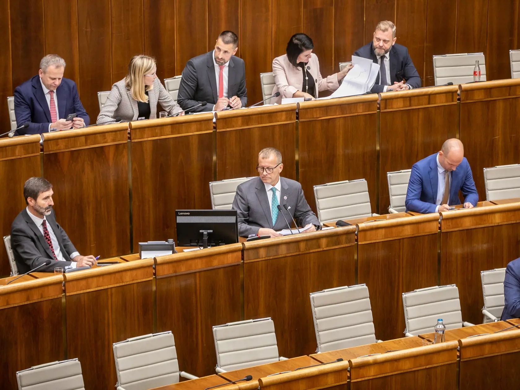 „Vo vnútornom segmente počítačovej siete bola identifikovaná nadmerná neželaná komunikácia. Prejavovalo sa to vysokým zaťažením systémových zdrojov na úrovni CPÚ na jednotlivých počítačoch,“ uviedol Kollár a priblížil ďalšie technické parametre incidentu. Deklaroval, že v NR SR budú aplikované všetky odporúčania Národného bezpečnostného úradu (NBÚ).