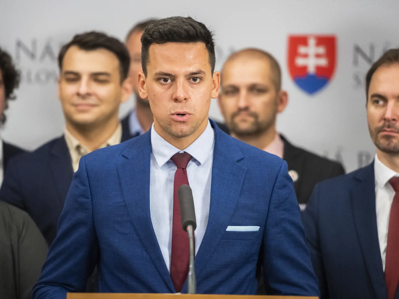 Podľa poslanca OĽaNO a predsedu Výboru NR SR pre kultúru a médiá Kristiána Čekovského ide o najbizarnejší príbeh v ére IT bezpečnosti Národnej rady.
