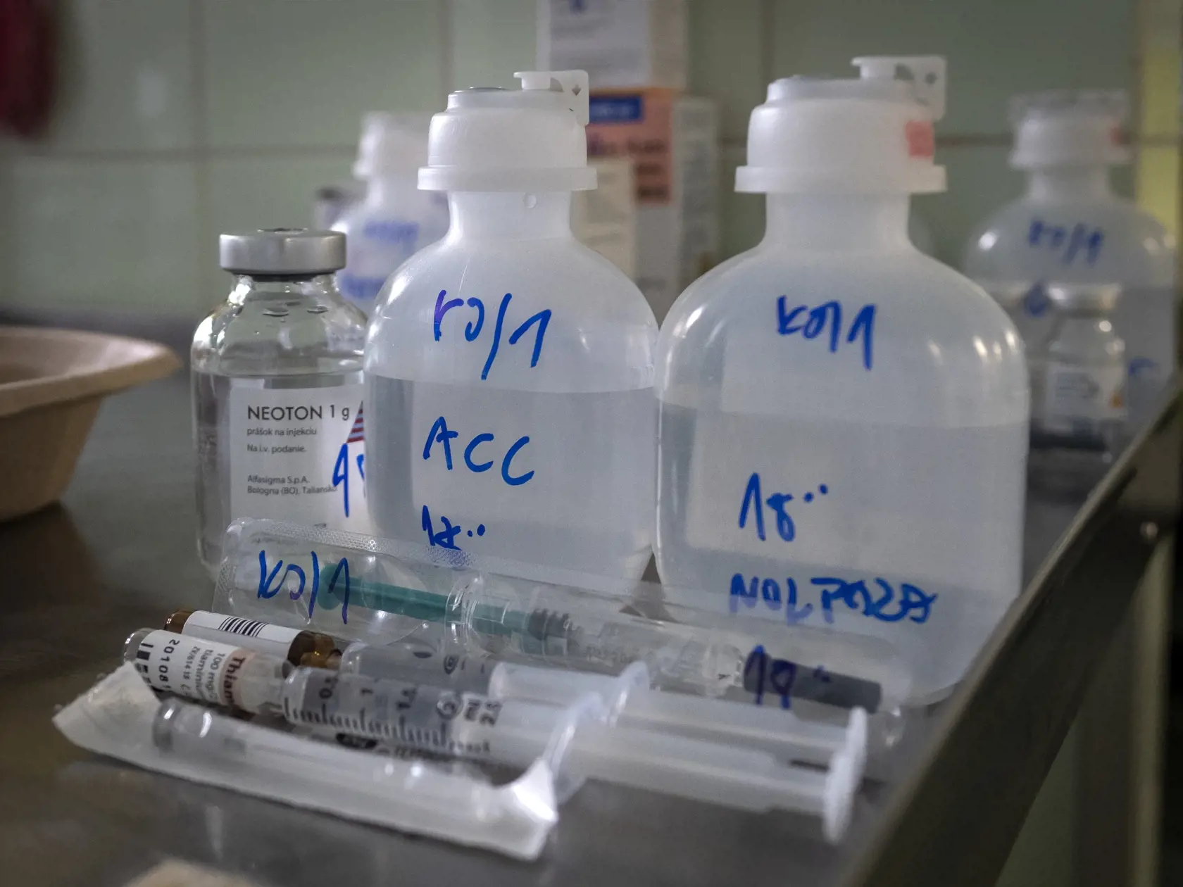 Situácia na anesteziologicko-resuscitačnom oddelení nemocnice svätého Cyrila a Metoda v Bratislave si vyžiadala zriadenie špeciálnej sekcie, kde sa nepretržite starajú o pacientov nakazených koronavírusom Covid - 19. 