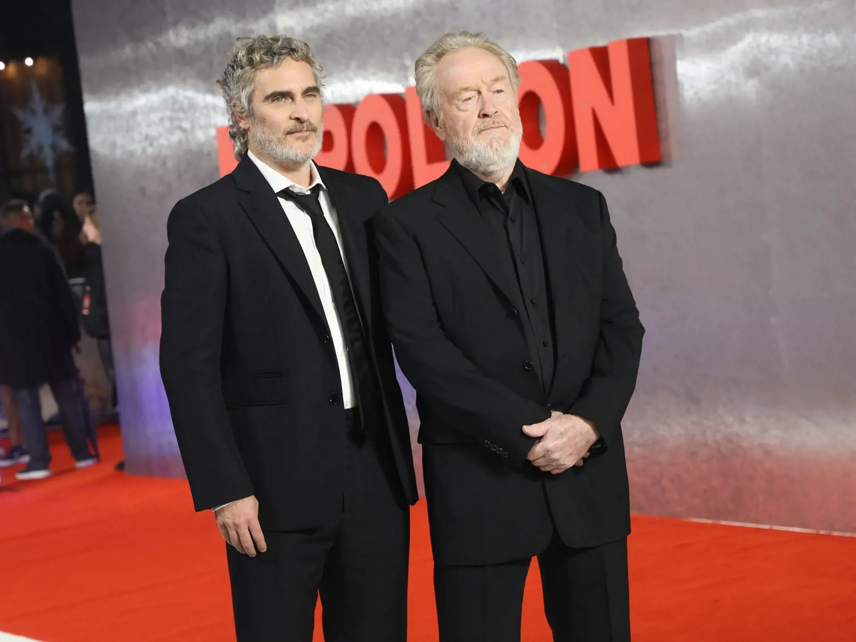 Režisér filmu Ridley Scott (vľavo) s predstaviteľom Napoleóna.