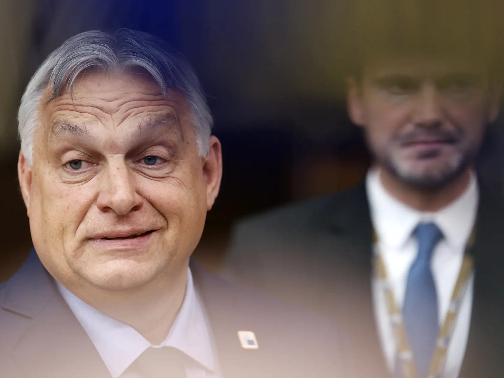 Maďarský premiér Viktor Orbán (vľavo) prichádza na summit EÚ v Bruseli vo štvrtok 27. júna 2024. Maďarsko sa v pondelok 1. júla ujalo polročného rotujúceho predsedníctva v Rade Európskej únie. Medzi jeho deklarované priority patrí zlepšenie konkurencieschopnosti EÚ, zastavenie nelegálnej migrácie a priblíženie krajín západného Balkánu k členstvu v EÚ.