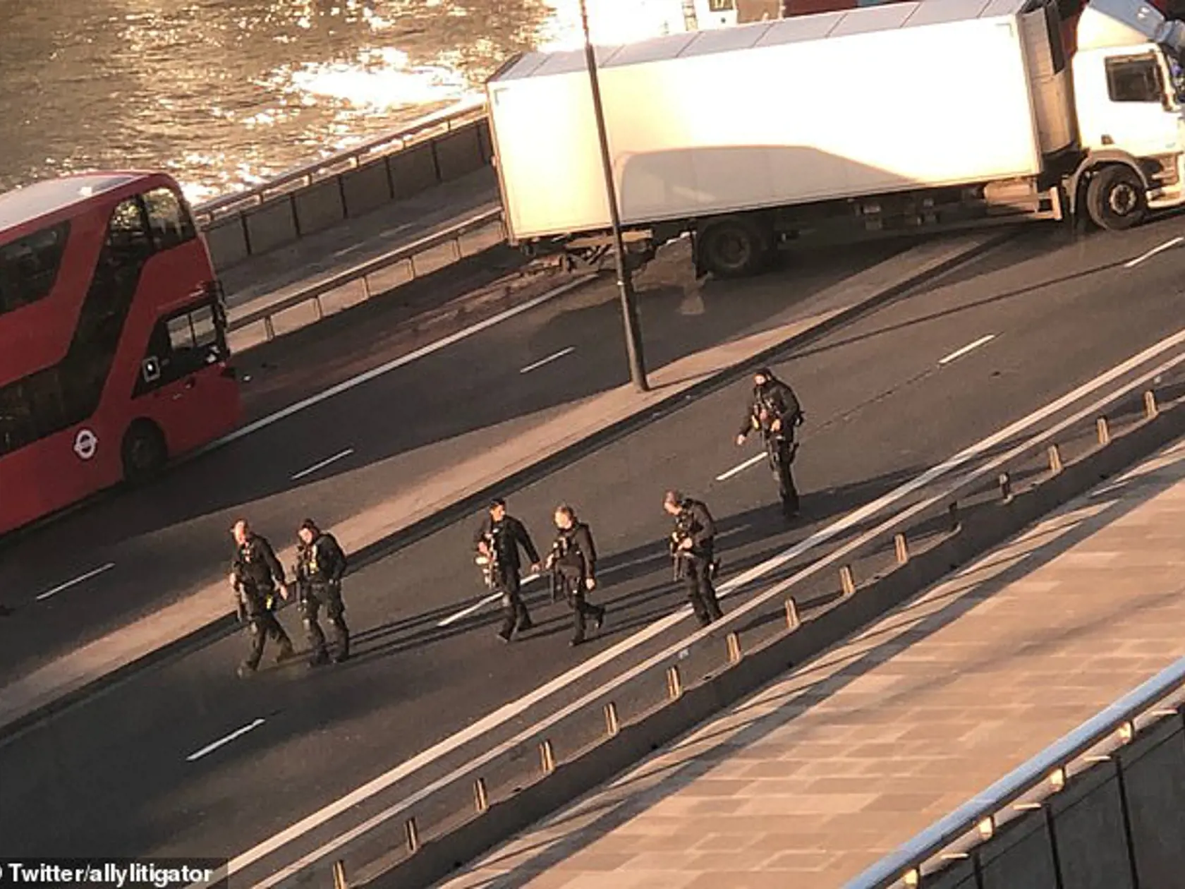 Krvavý teroristický útok na londýnskom London  Bridge.
