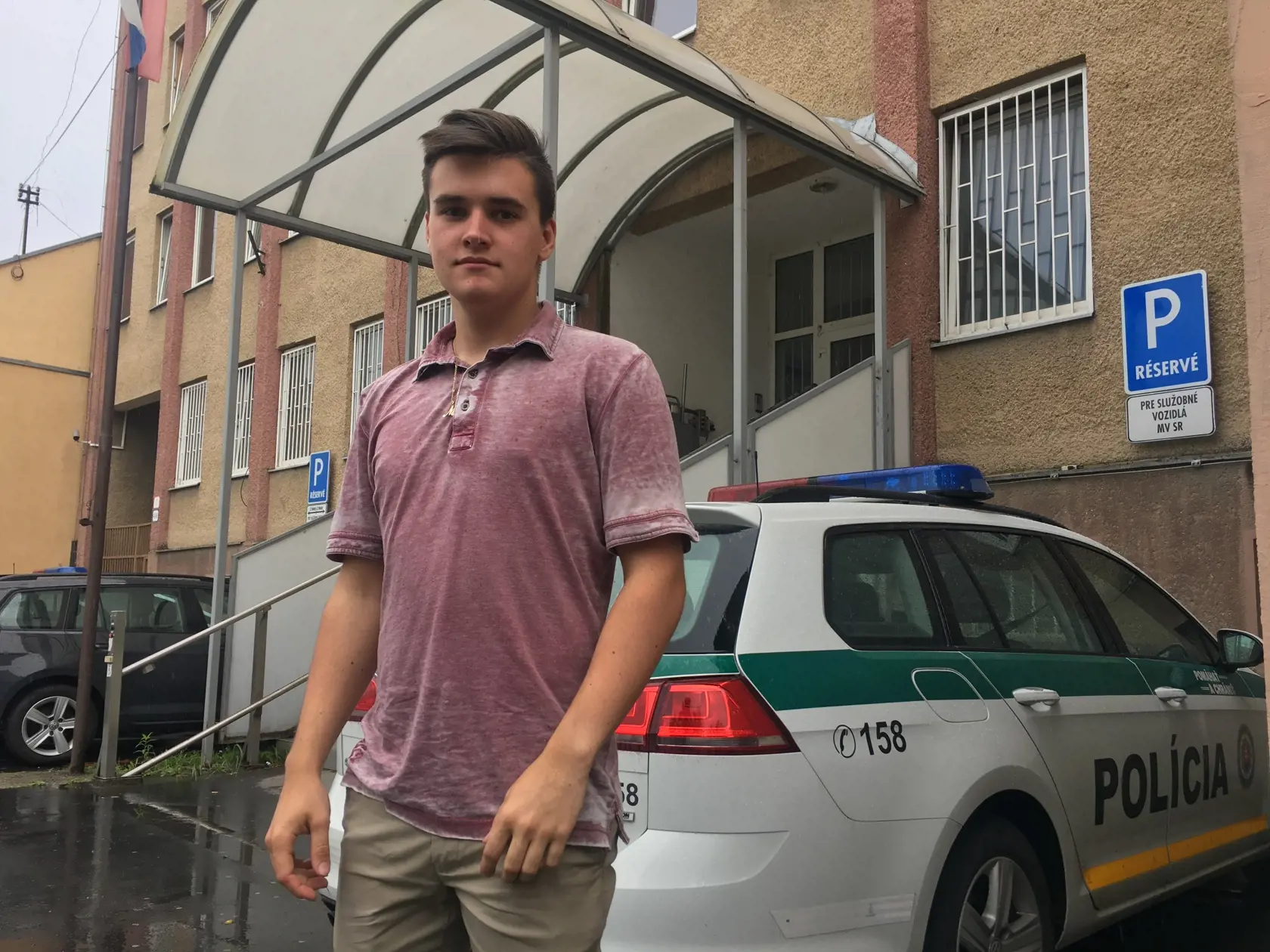 Martin bol pred maturitou na výscluchu na polícii a odtiaľ ho poslali na priestupkové oddelenie obvodného úradu.
