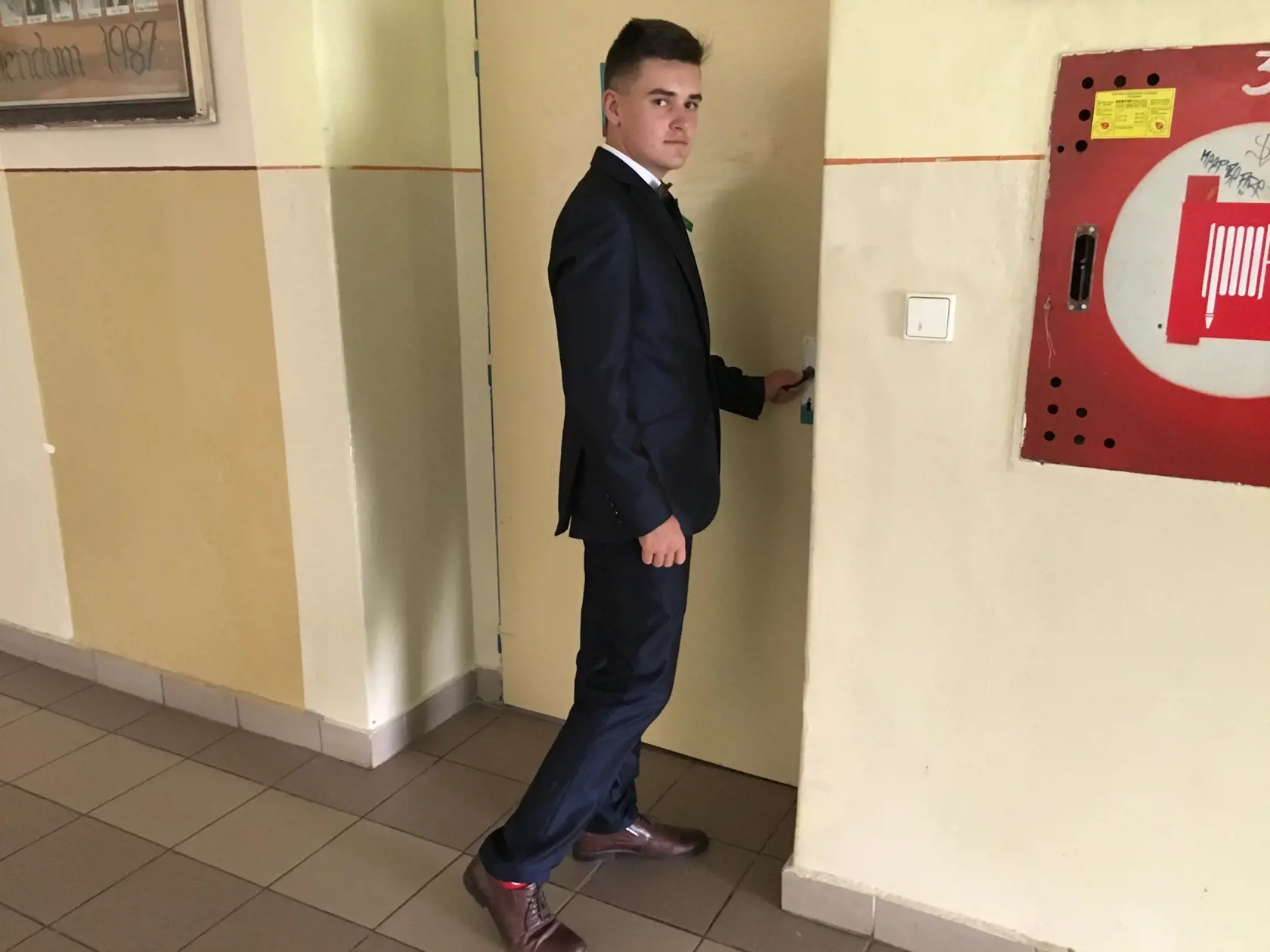 Na maturitnú skúšku Martinovi na poslednú chvíĽu vymenili profesorku, na ktorú podal trestné oznámenie.