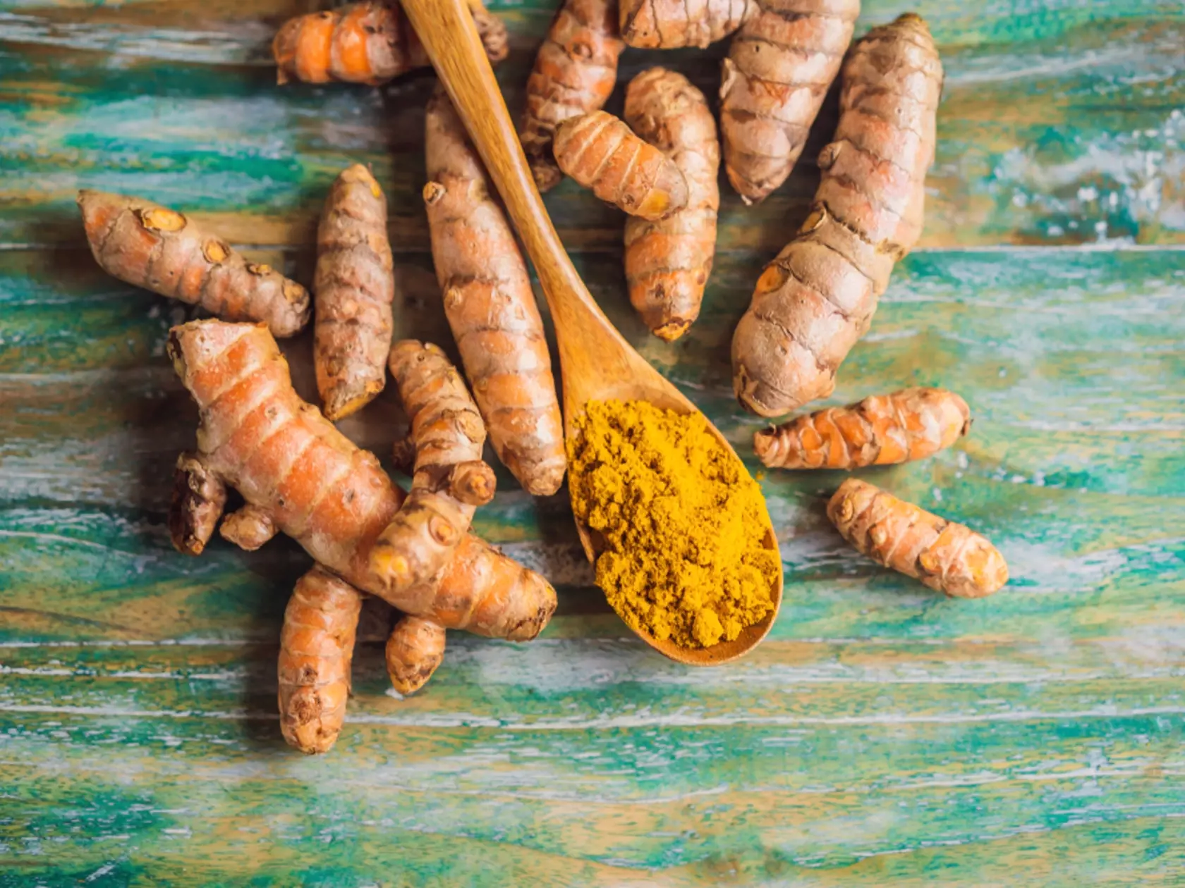 Turmeric,Root,And,Turmeric,Powder,On,Color,Wooden,Background