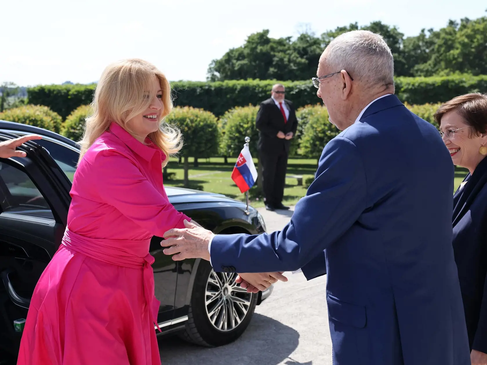 „S Rakúskom a prezidentom Alexandrom Van der Bellenom som sa dnes rozlúčila na zámku Schloss Hof,“ napísala prezidentka Zuzana Čaputová prostredníctvom svojho účtu na sociálnej sieti.