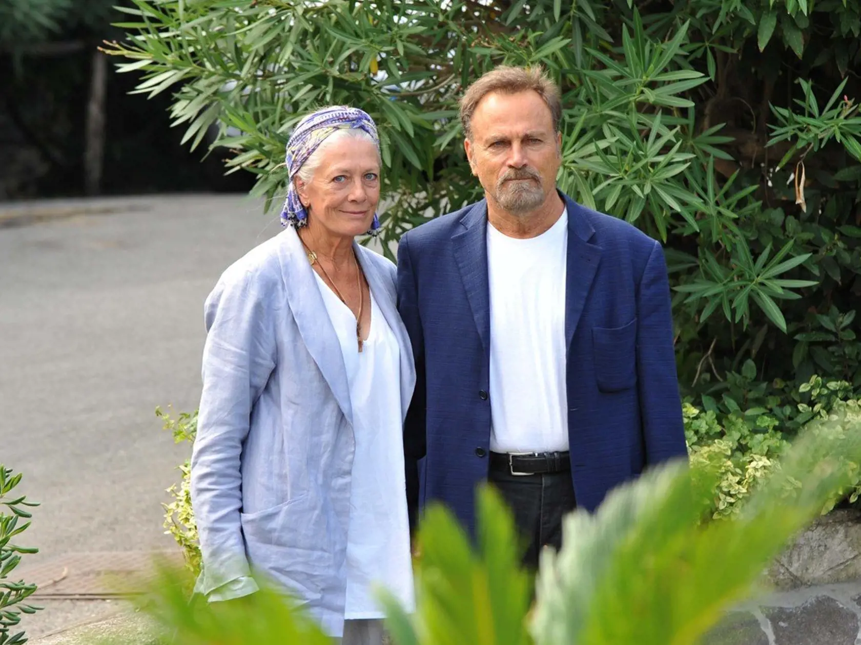 Britská herečka Vanessa Redgrave (83) sa v roku 1962 vydala za režiséra Tonyho Richardsona, ktorý bol bisexuál a v roku 1991 zomrel na AIDS. Vanessa Redgrave sa zaľúbila do Franca Nera, s ktorým má syna Carla. Potom 15 rokov žila s Timothy Daltonom, až sa nakoniec znova dala dokopy s Francom Nerom. Zosobášili sa na Silvestra 2006.