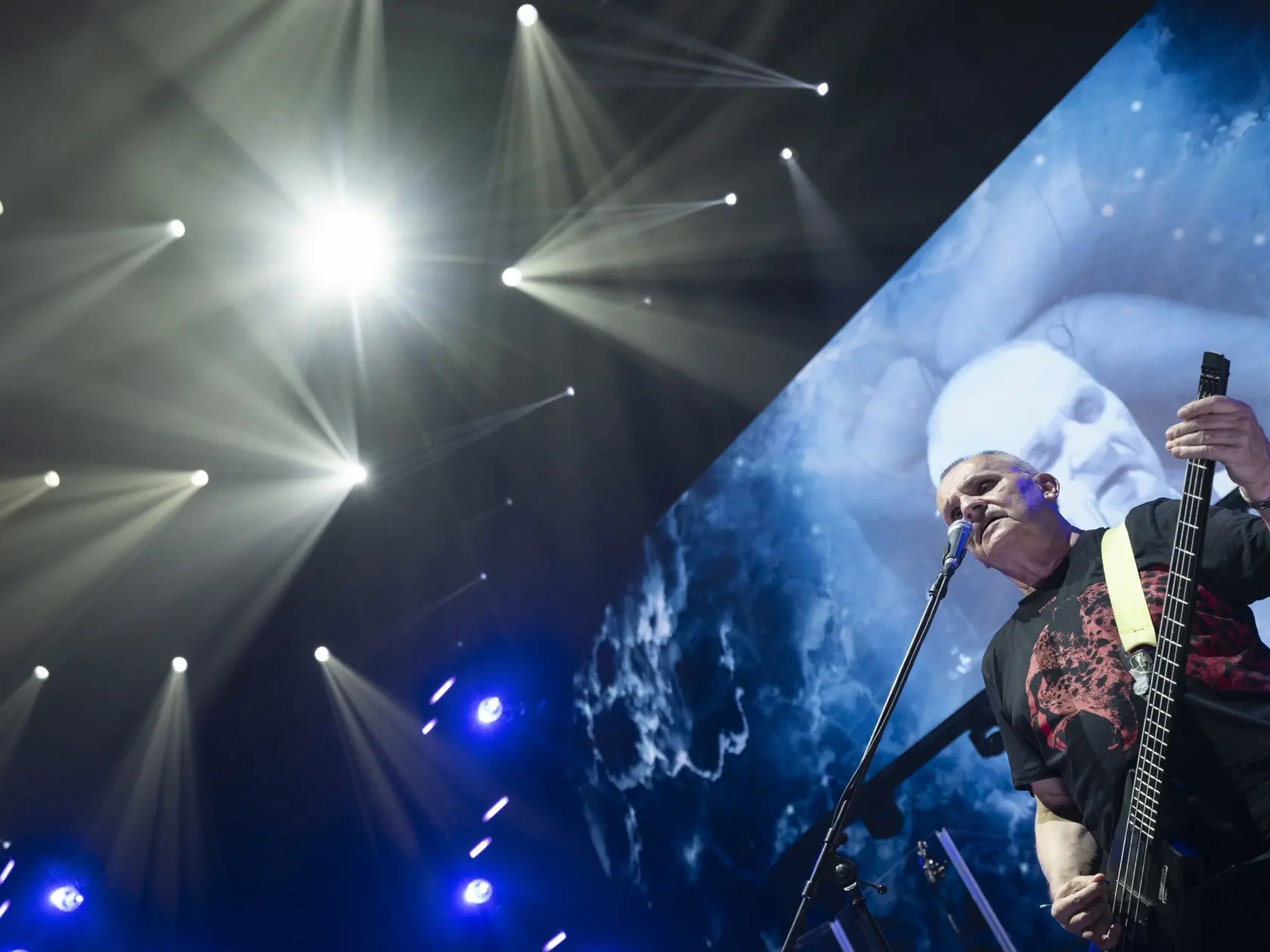 Na snímke spevák Jožo Ráž zo skupiny Elán počas koncertu Elán 70 Rock Symphony v Tipos aréne v Bratislave v nedeľu 29. septembra 2024. FOTO TASR - Martin Baumann