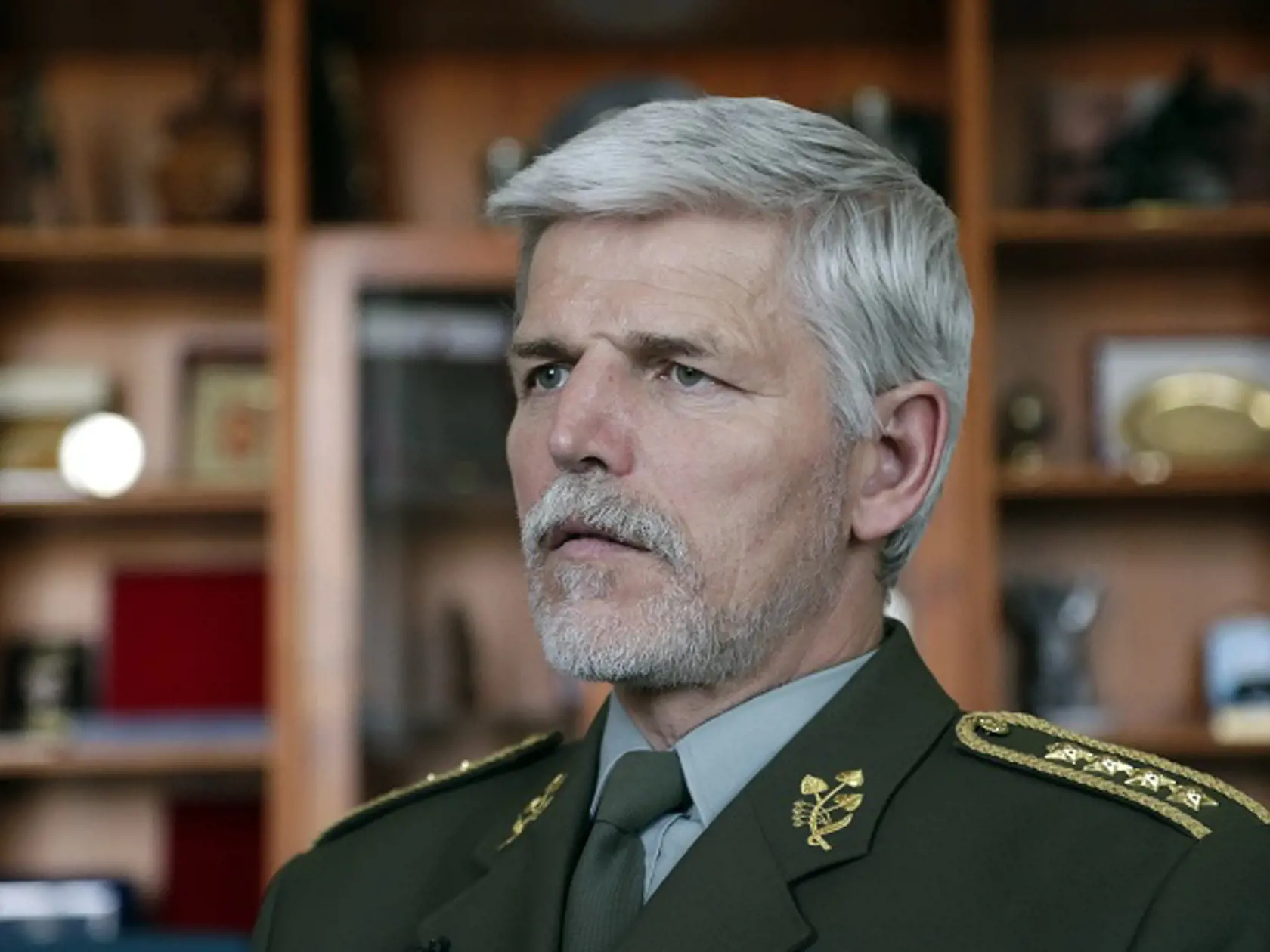 Bývalý predseda Vojenského výboru NATO, český generál Petr Pavel počas rozhoru pre agentúru AP v Prahe 15. apríla 2015. Generál Pavel v rozhovore okrem iného povedal, že NATO má presvedčiť verejnosť o tom, že má prostriedky na to, aby úspešne čelilo hrozbám Ruska.