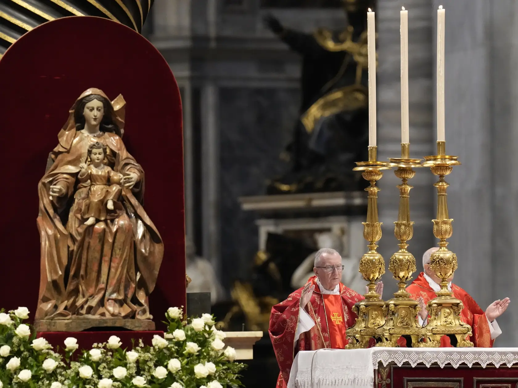 Na snímke kardinál Pietro Parolin počas svätej omše za voľbu pápeža (Pro eligendo Romano Pontifice) v Bazilike sv. Petra vo Vatikáne v stredu 7. mája 2025.