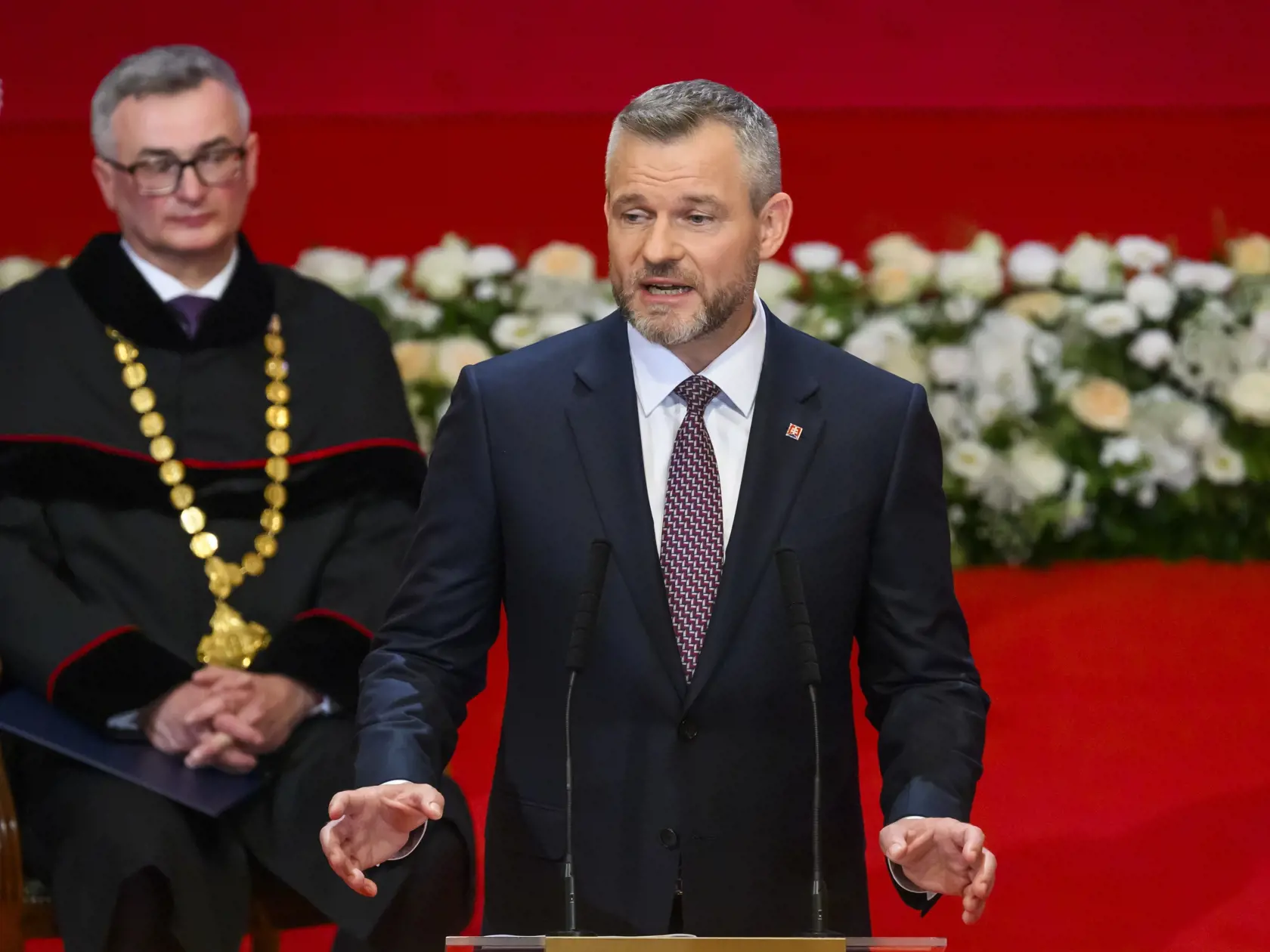 Na snímke prezident SR Peter Pellegrini počas príhovoru na slávnostnej schôdzi Národnej rady SR pri príležitosti zloženia sľubu prezidenta SR v priestoroch budovy Slovenskej filharmónie 15. júna 2024 v Bratislave. Vľavo predseda Ústavného súdu SR Ivan Fiačan. FOTO TASR - Jaroslav Novák