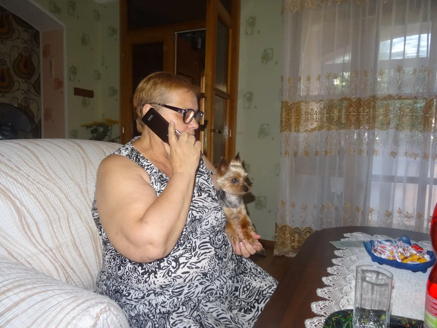 Pani Zlatica je veľmi milá a veselá pani. Chorobe sa snaží odolávať aj dobrou náladou.