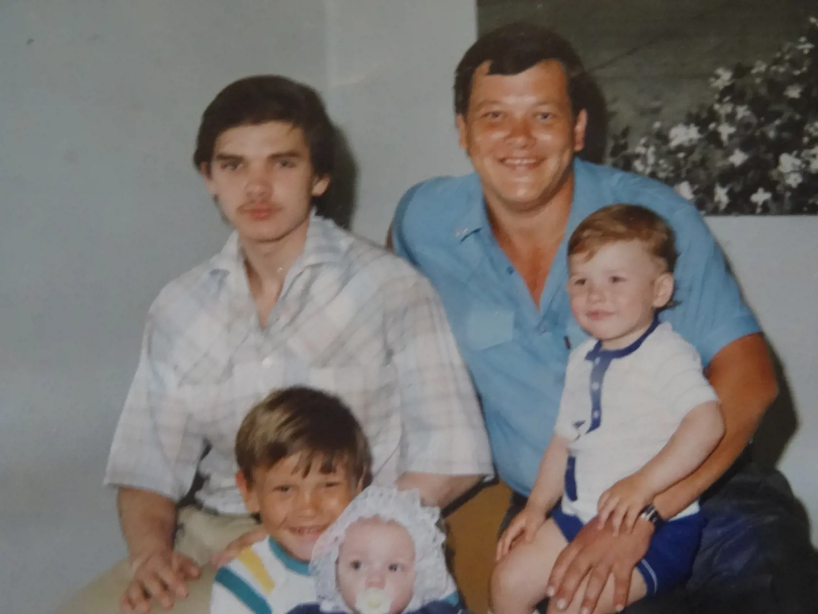 Sergej so svojimi štyrmi synmi.