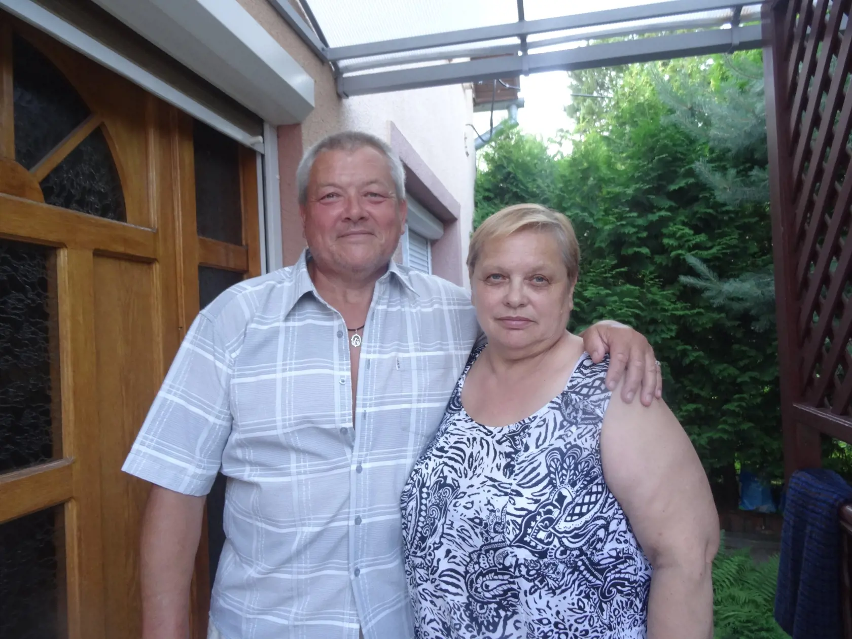 Manželia sa podporujú a navzájom si pomáhajú. V Sečovciach sú šťastní a spokojní. Radosť im robia ich štyria synovia a vnúčence.