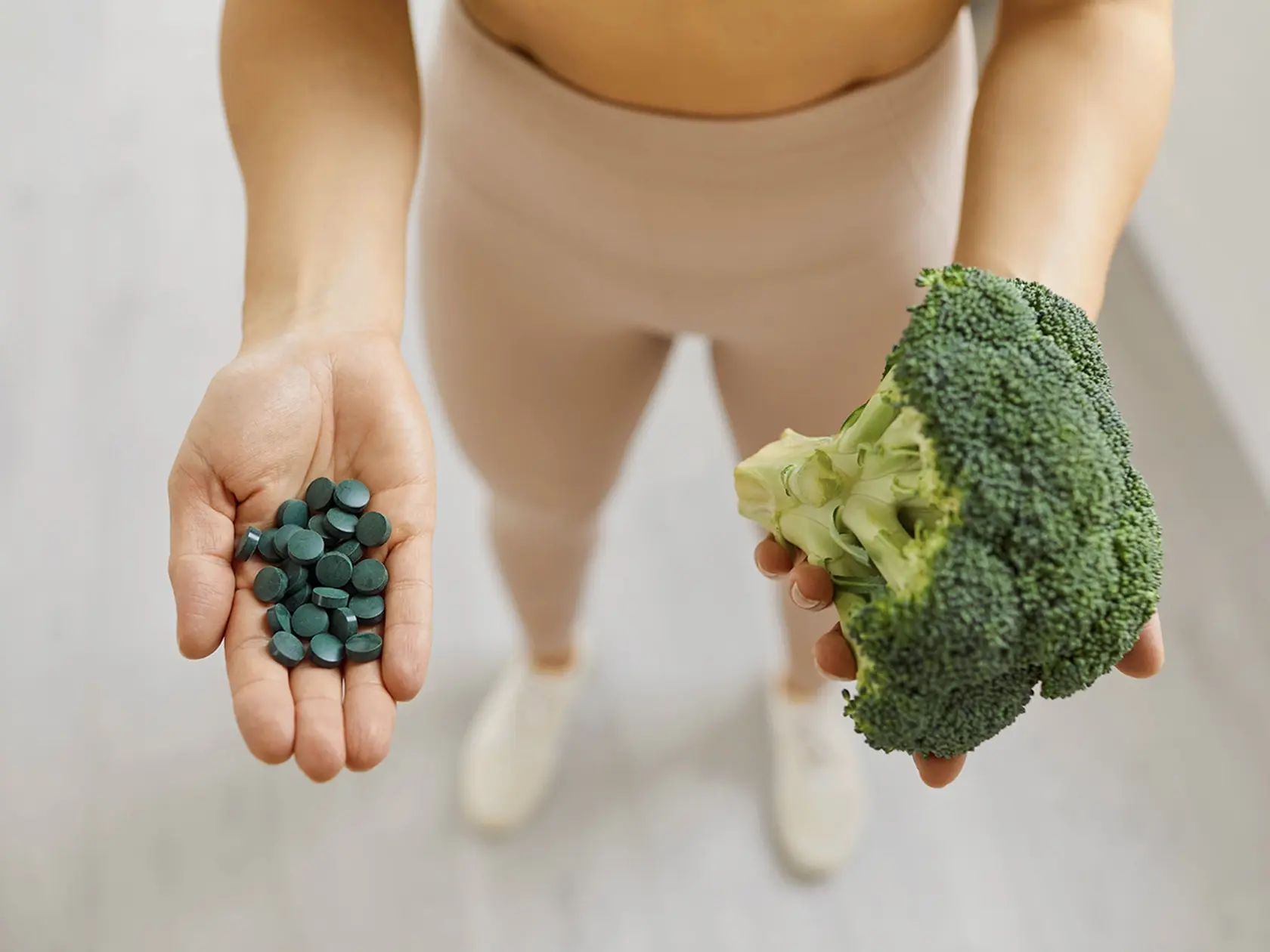 Detoxikácia znamená prečistenie, lepšie povedané, zbavenie tela škodlivých a odpadových látok. K detoxikačným orgánom patrí najmä pečeň, črevá, pľúca, obličky, pokožka a lymfatický systém.