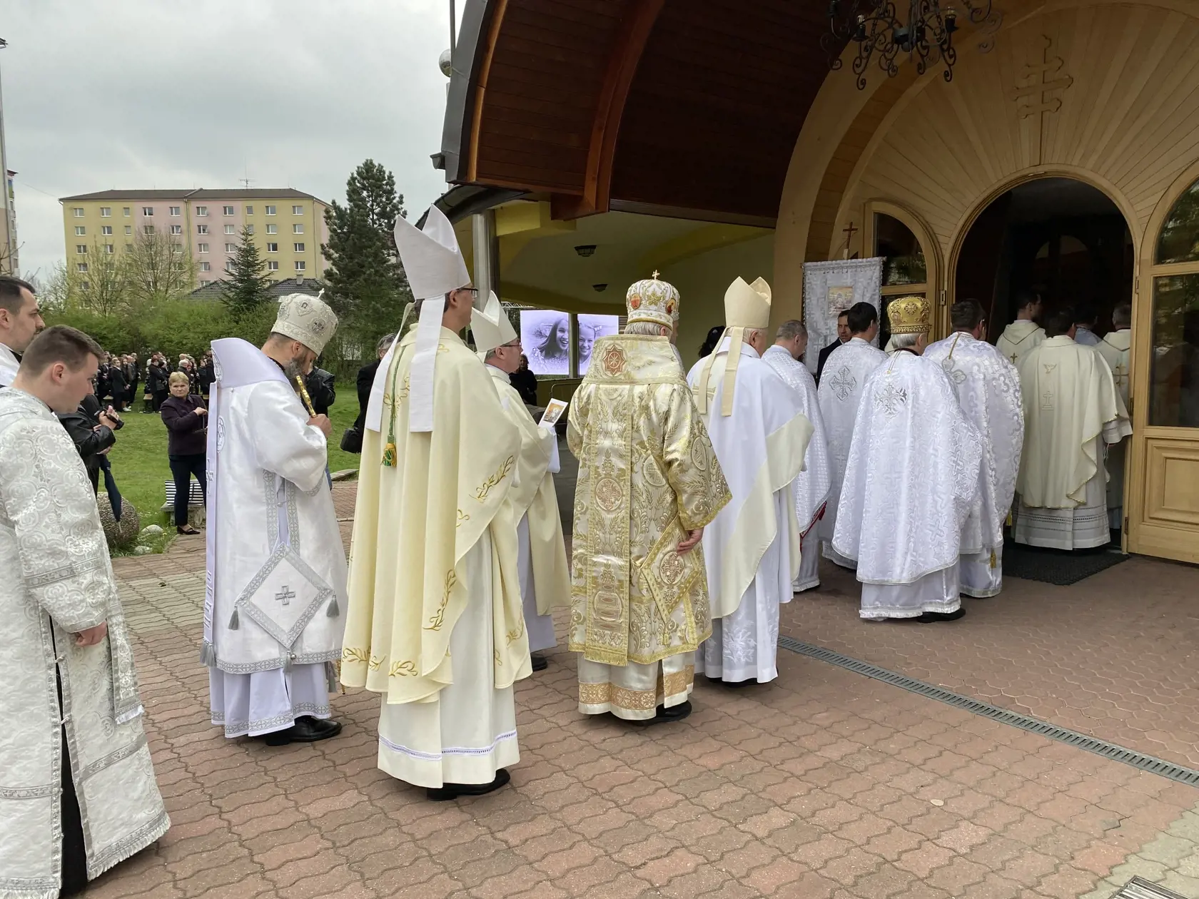 Pohreb troch obetí tragickej havárie pri Spišskej Kapitule v sobotu 6. 4. 2024.