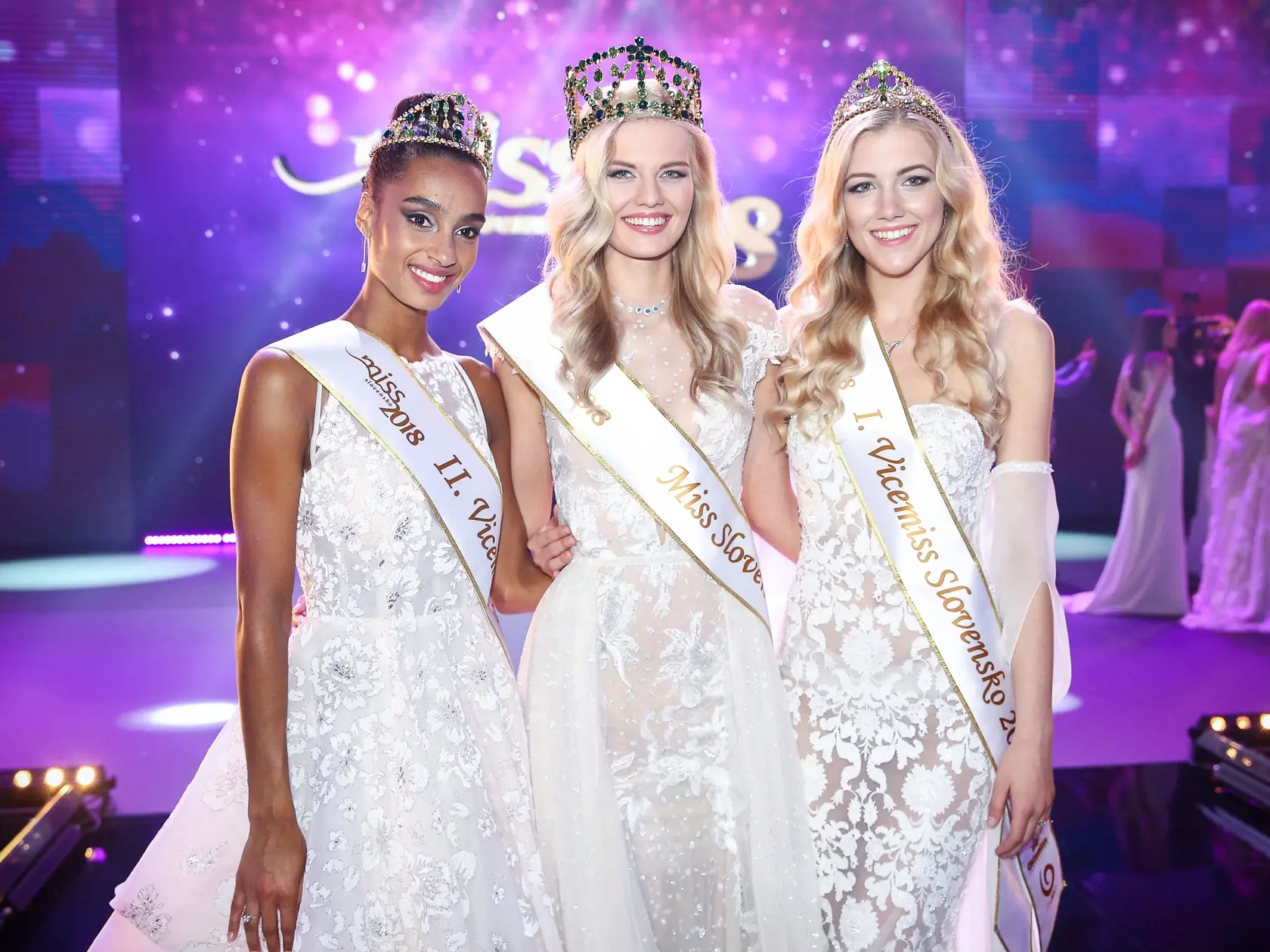 Živý prenos finále súťaže krásy Miss Slovensko 2018 z bratislavskej Incheby. Na snímke Radka Grendová, Dominika Grecová a Jasmina Tatyová.
