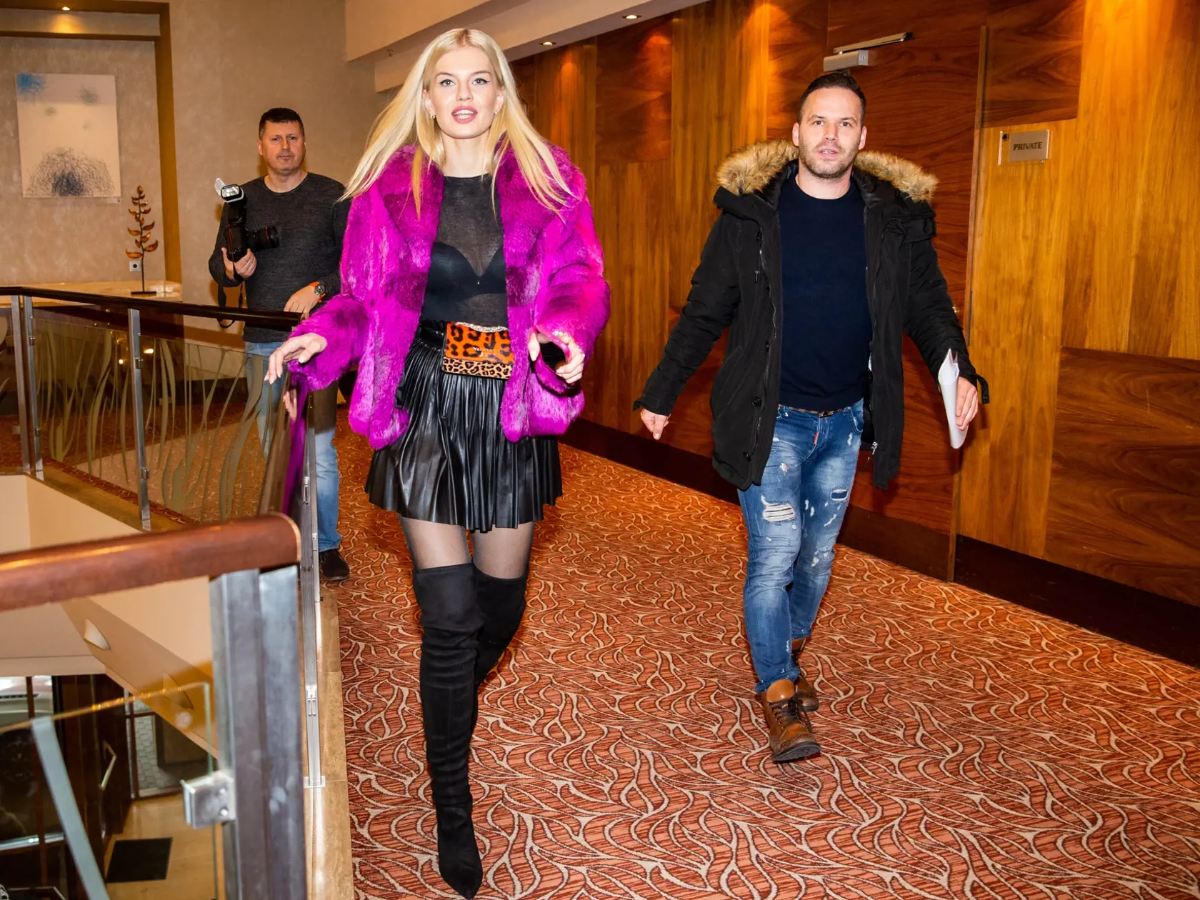 Predstavovanie finalistiek súťaže krásy Miss Slovensko v jednom z bratislavských hotelov. Na snímke Dominika Grecová a Dušan Pašek.