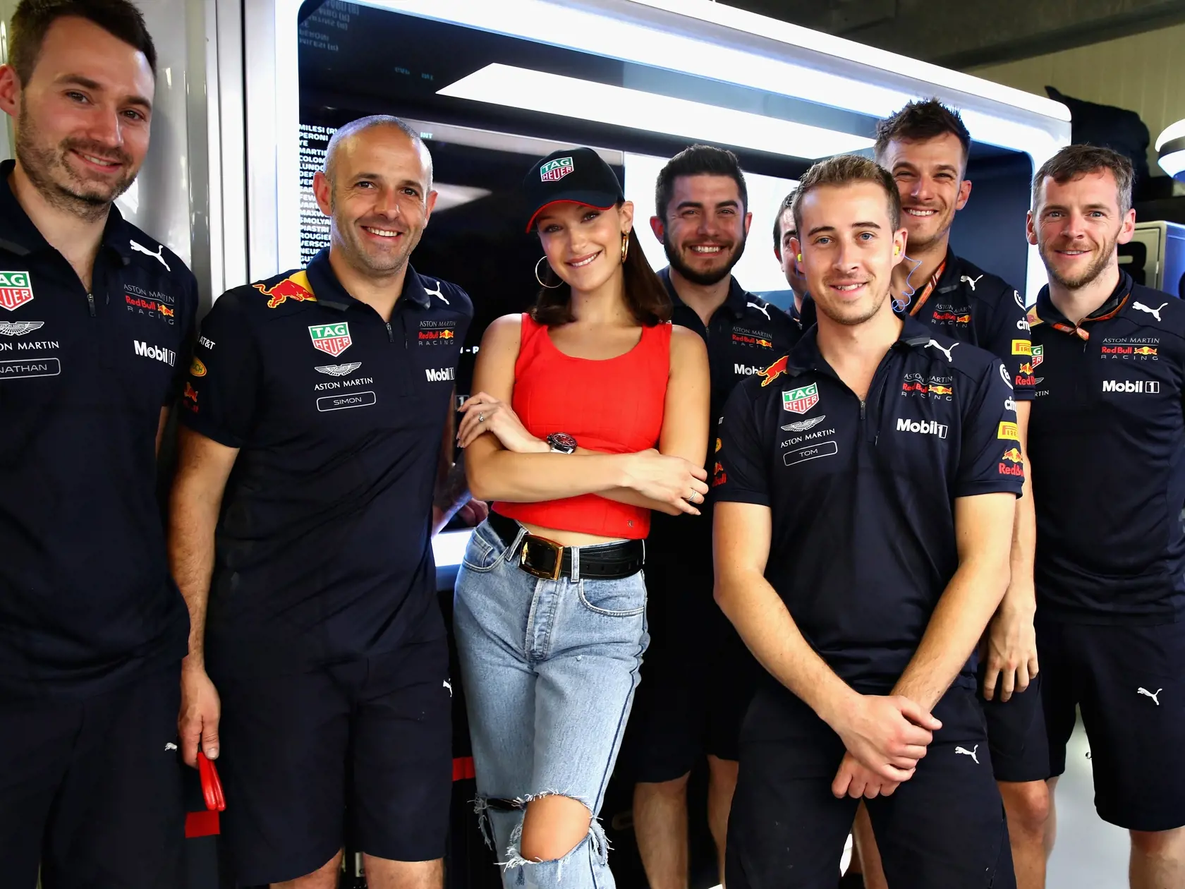 Supermodelka Bella Hadid s členmi stajne Red Bull.