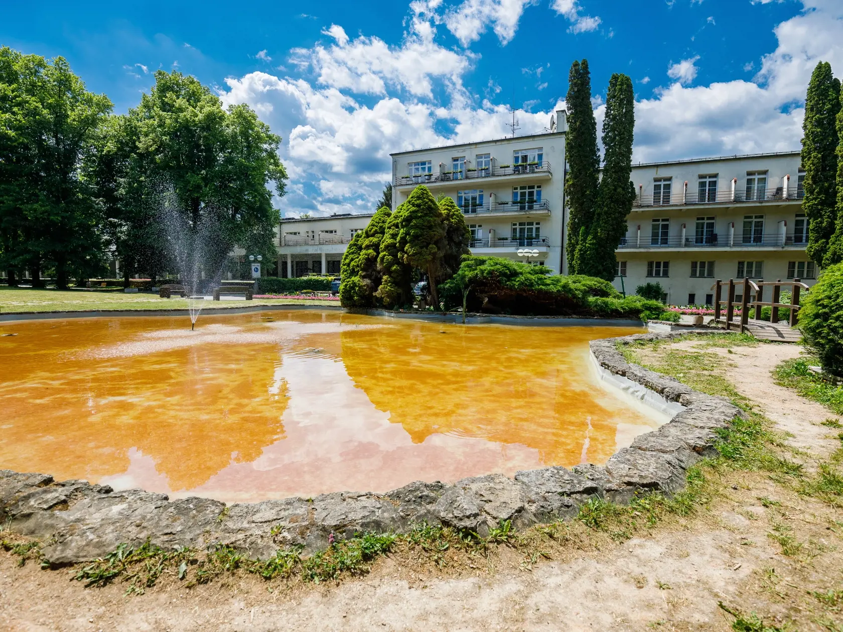 Hotel Palace a areál kúpeľov sú zaradené do národného kultúrneho dedičstva.