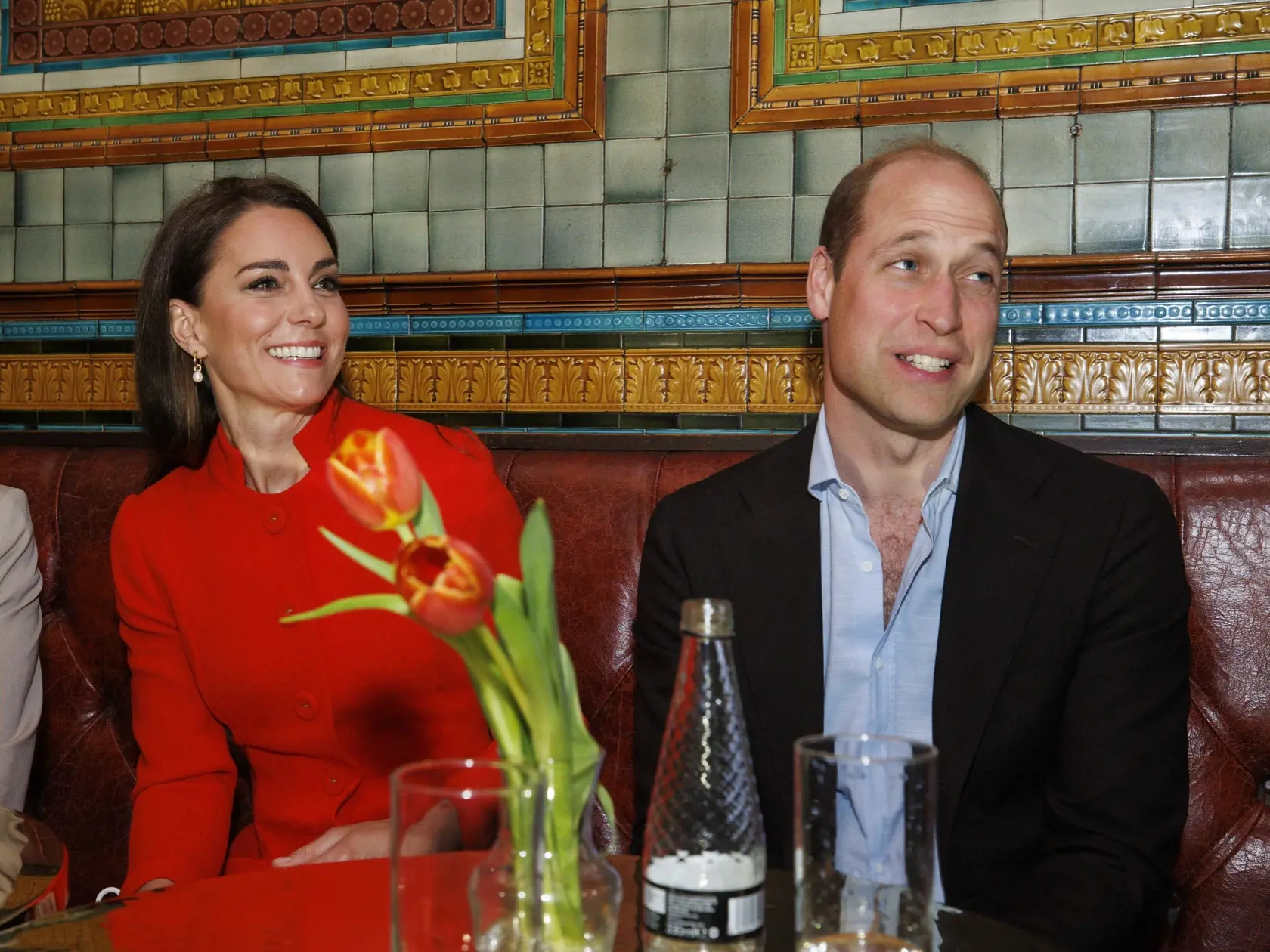 Kráľ Karol po vlámaní do Windosru rýchlo navrhol veľké zmeny v ich životoch a poprosil Williama a Kate, aby sa presťahovali k nemu do Clarence House.