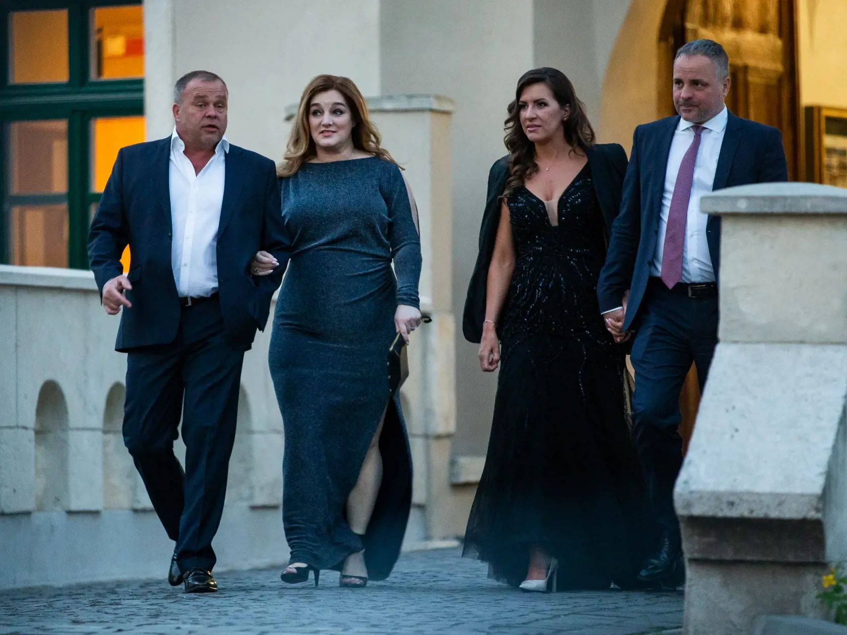 Príchod hostí na svadobnú oslavu Gabriely Drobovej a Karola Rumana do zámku v Pezinku. Na snímke Juraj Droba a Miroslava Valovičová.