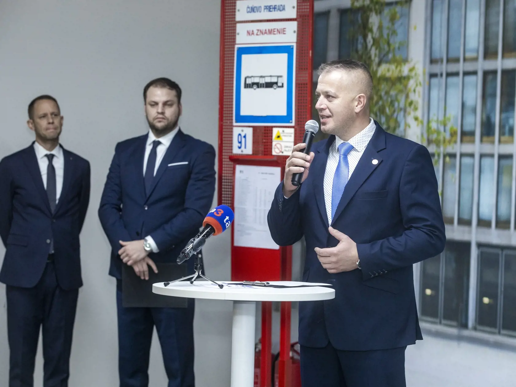 Na snímke je slávnostné otvorenie Vzdelávacieho a tréningového centra so simuláciou výjazdu k nehode.